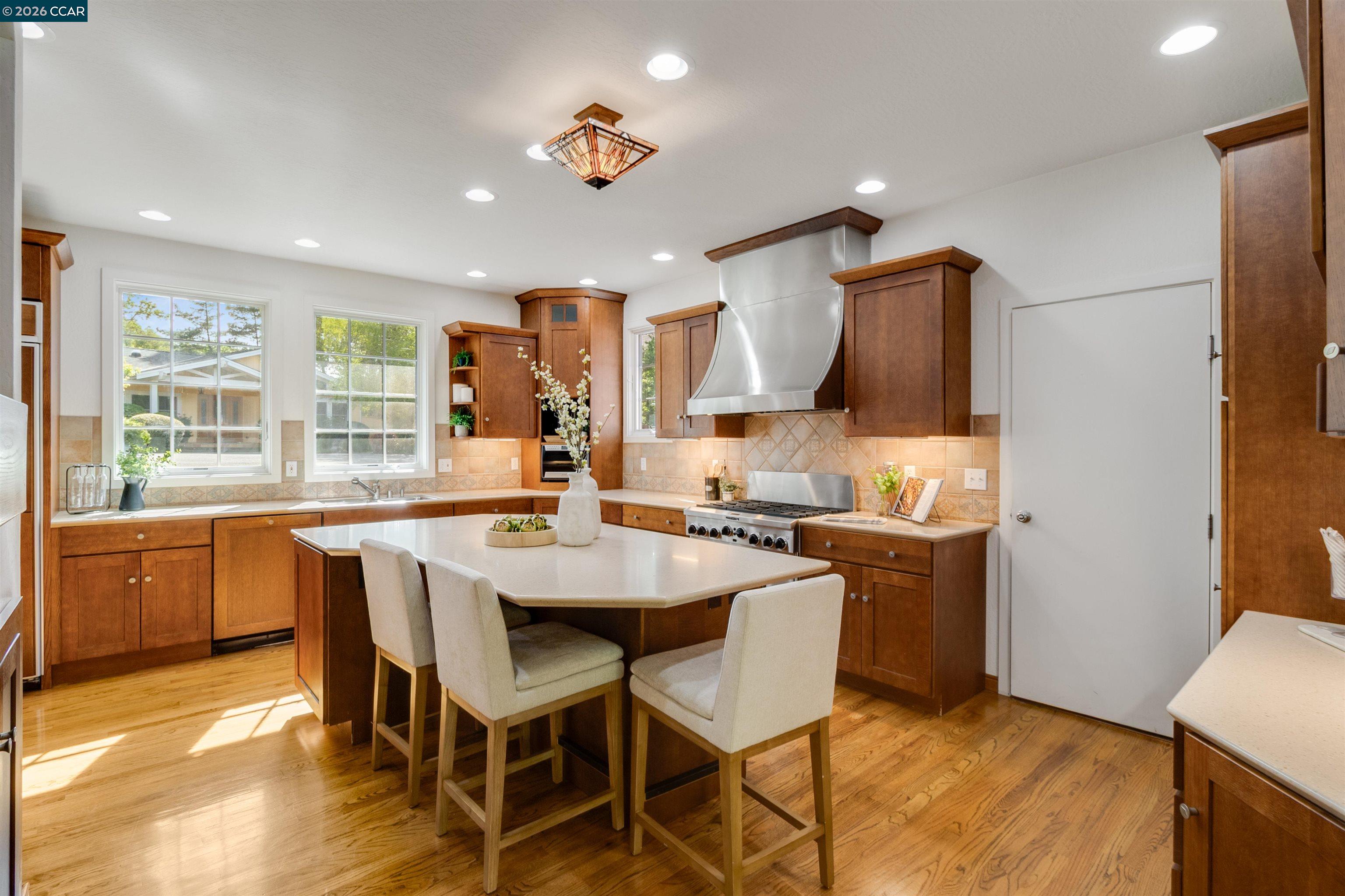 Detail Gallery Image 20 of 59 For 4 Wallabi Ct, Lafayette,  CA 94549 - 4 Beds | 3 Baths