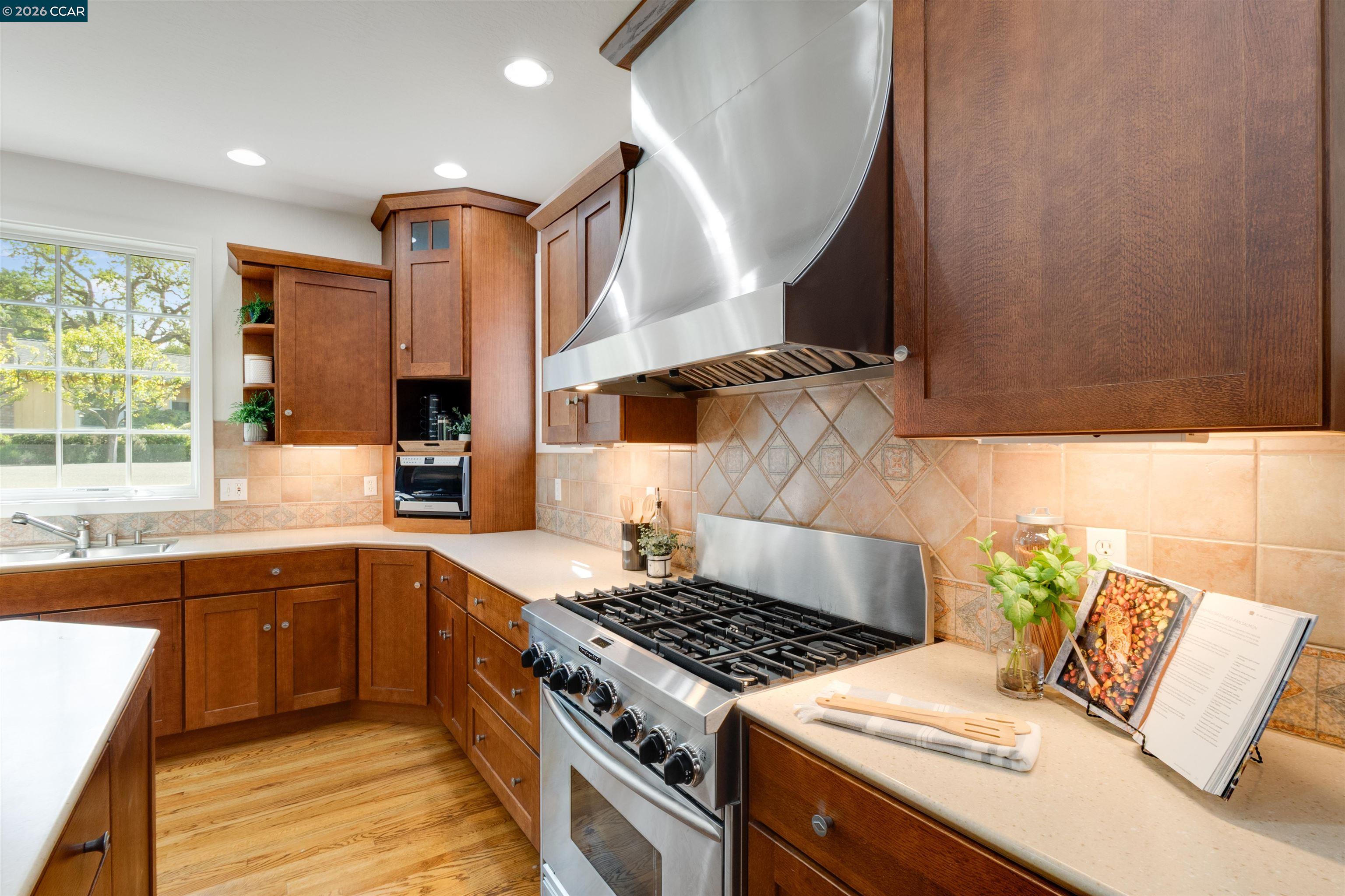 Detail Gallery Image 21 of 59 For 4 Wallabi Ct, Lafayette,  CA 94549 - 4 Beds | 3 Baths