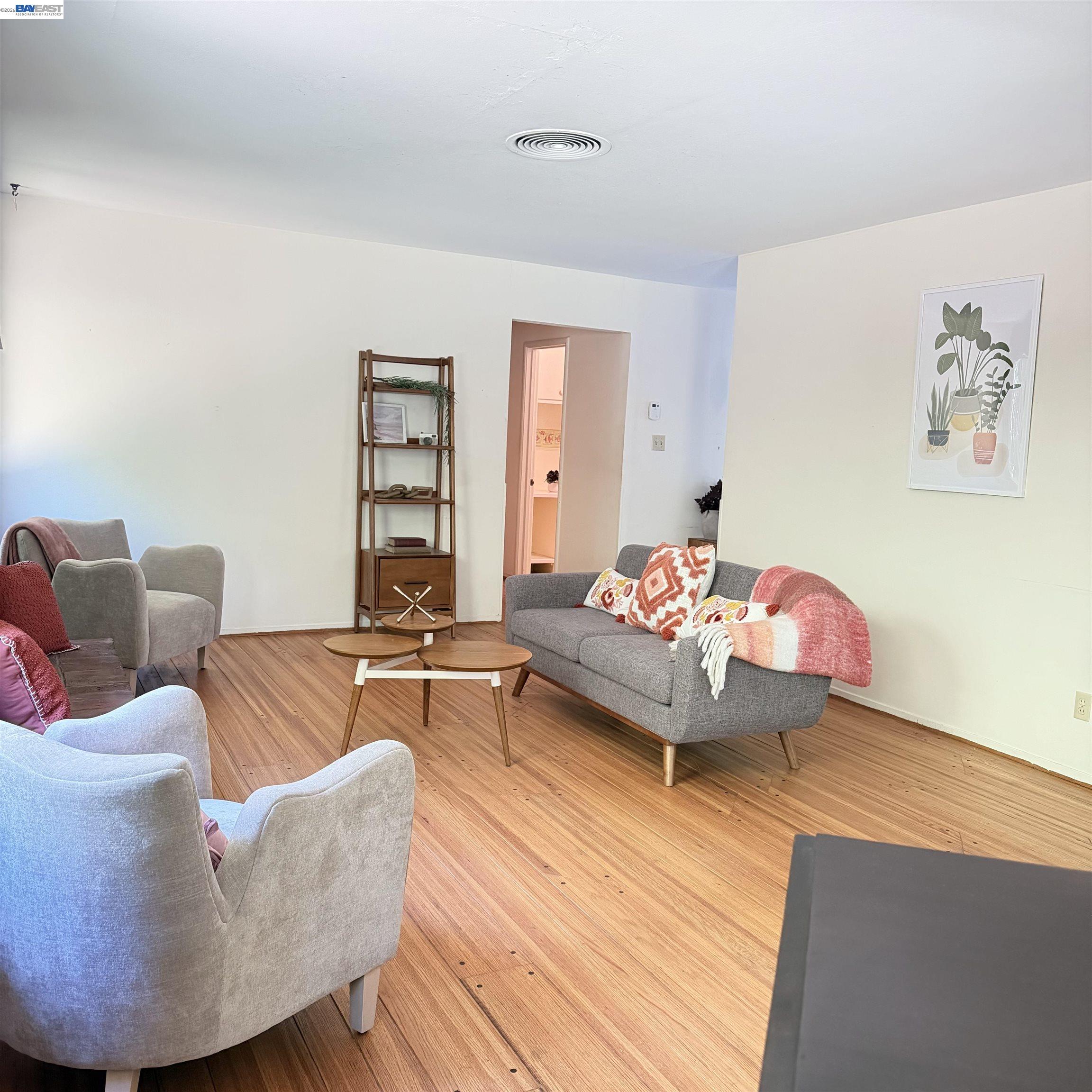 Detail Gallery Image 4 of 20 For 918 Anita, Lafayette,  CA 94549-4712 - 3 Beds | 2 Baths