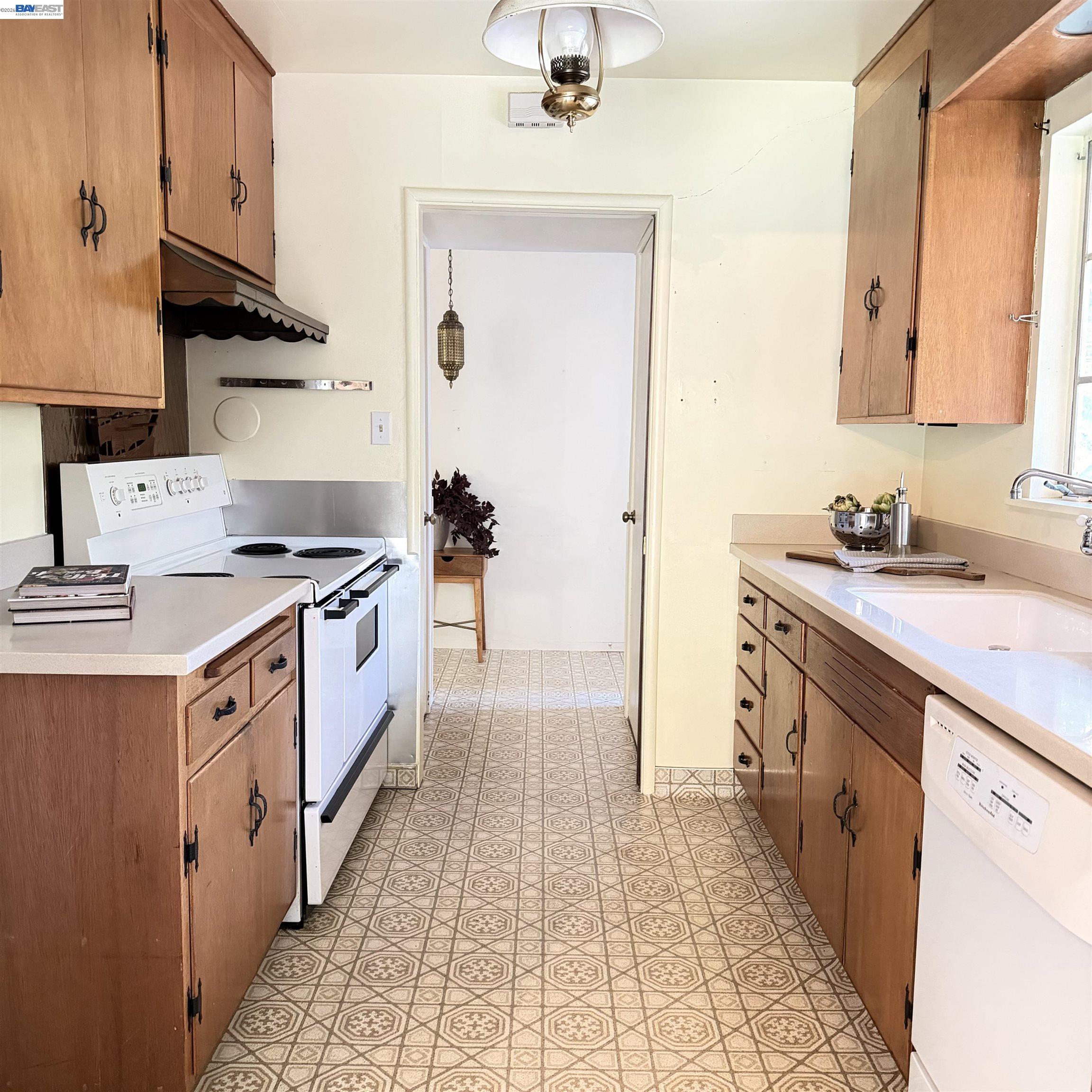 Detail Gallery Image 8 of 20 For 918 Anita, Lafayette,  CA 94549-4712 - 3 Beds | 2 Baths