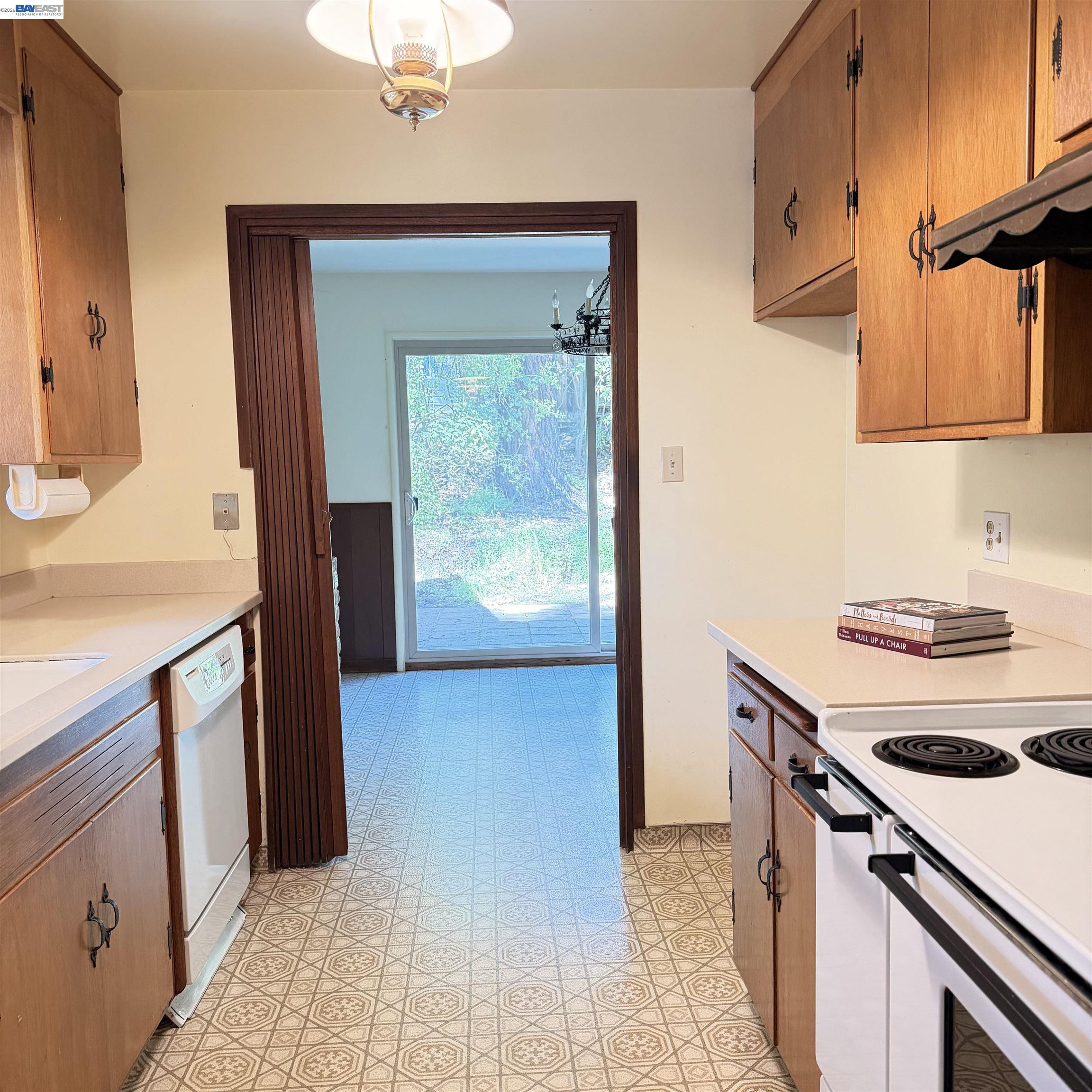 Detail Gallery Image 9 of 20 For 918 Anita, Lafayette,  CA 94549-4712 - 3 Beds | 2 Baths