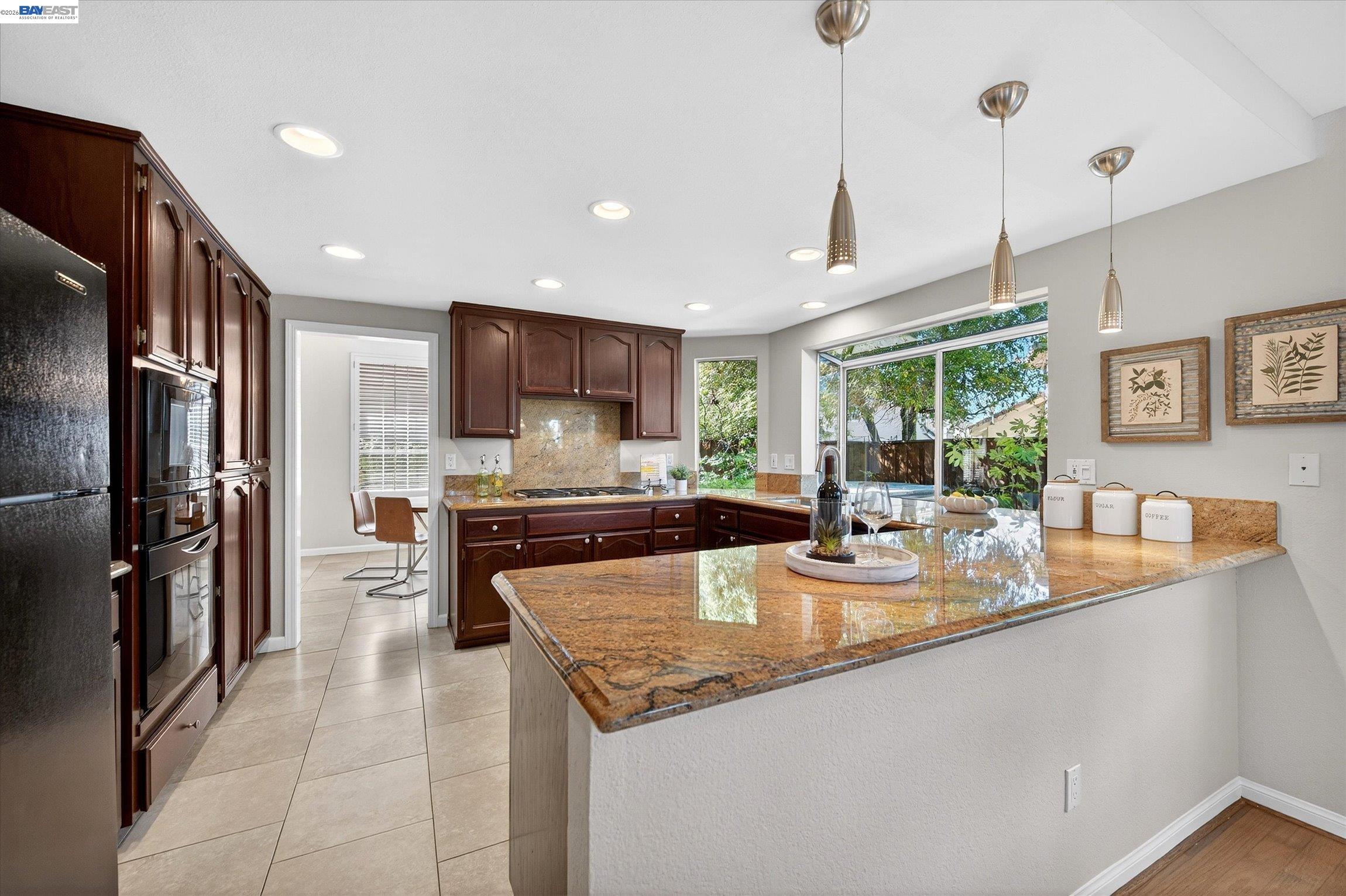 Detail Gallery Image 14 of 44 For 3329 Vermont Pl, Pleasanton,  CA 94588 - 4 Beds | 3 Baths