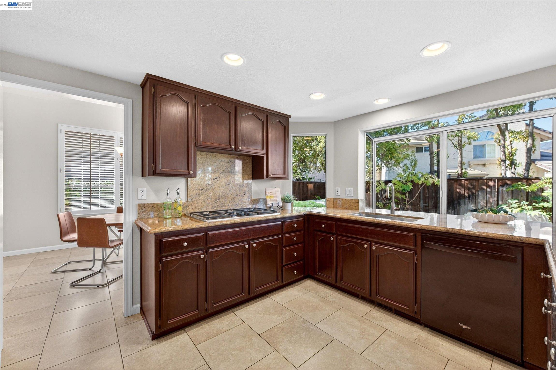 Detail Gallery Image 15 of 44 For 3329 Vermont Pl, Pleasanton,  CA 94588 - 4 Beds | 3 Baths