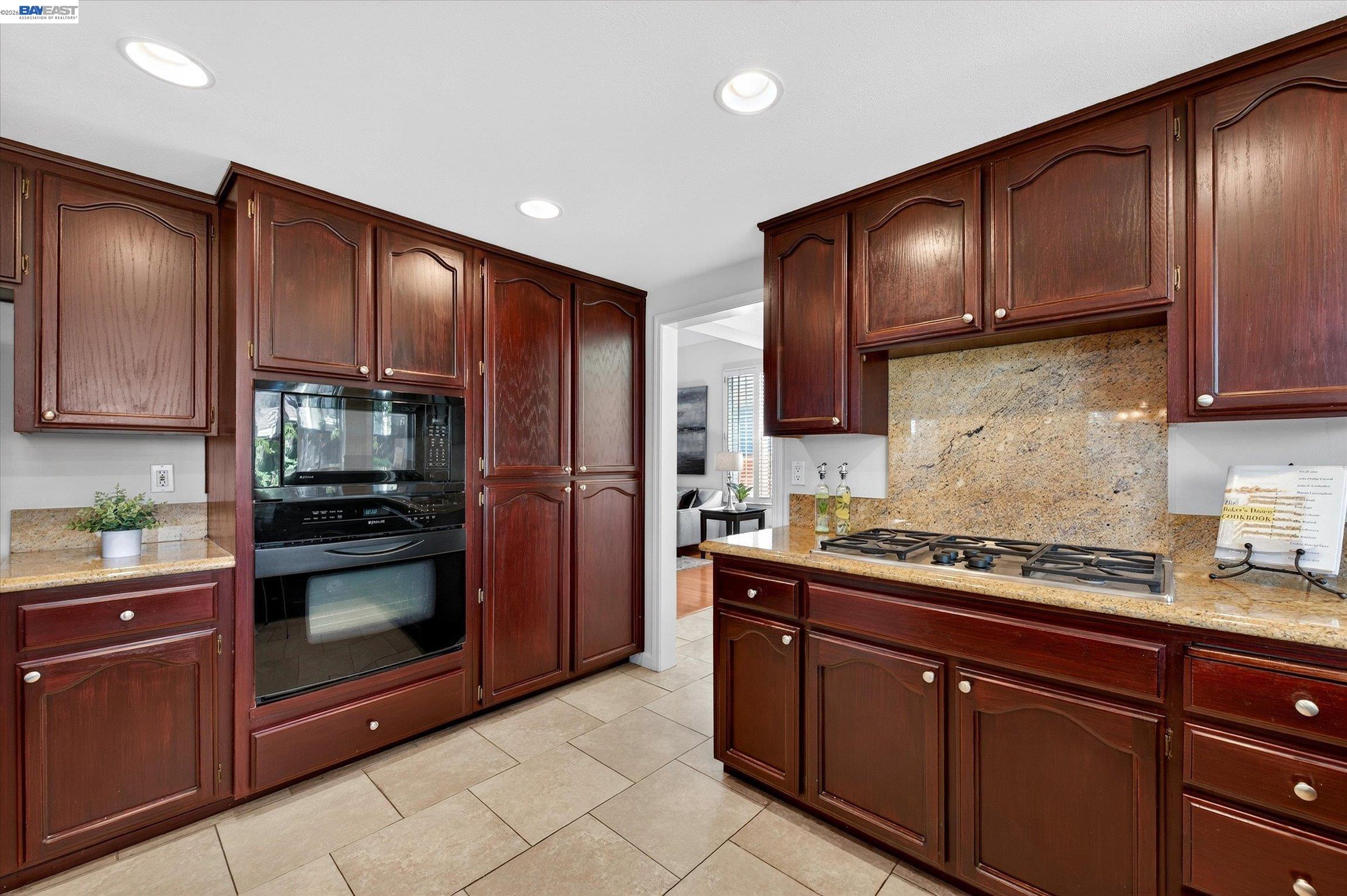 Detail Gallery Image 17 of 44 For 3329 Vermont Pl, Pleasanton,  CA 94588 - 4 Beds | 3 Baths