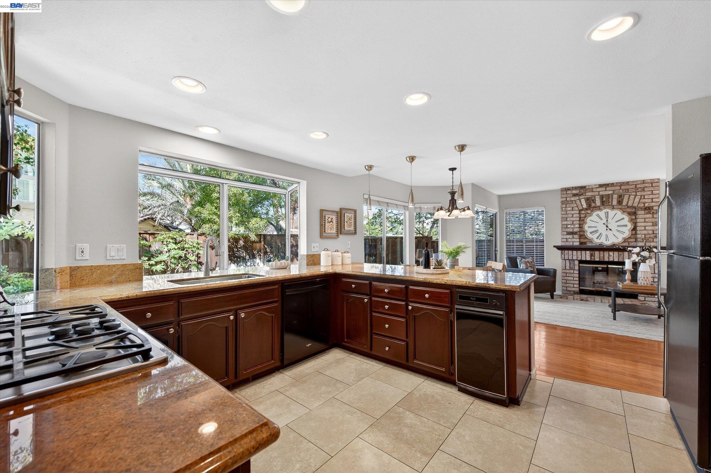 Detail Gallery Image 19 of 44 For 3329 Vermont Pl, Pleasanton,  CA 94588 - 4 Beds | 3 Baths