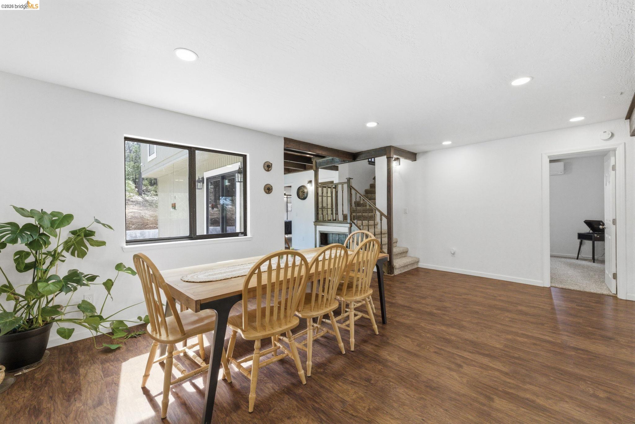 Detail Gallery Image 11 of 52 For 24159 Awahanee Rd, Sonora,  CA 95370 - 5 Beds | 2/1 Baths