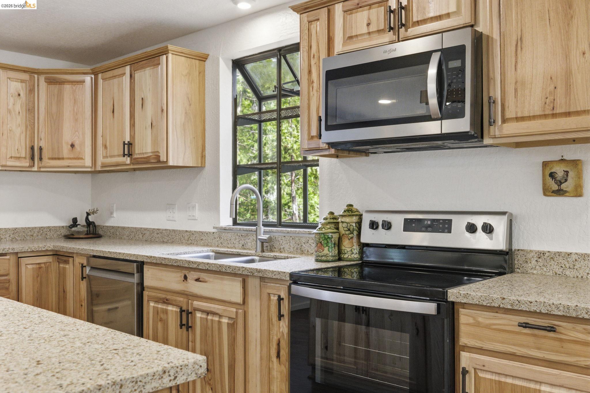 Detail Gallery Image 14 of 52 For 24159 Awahanee Rd, Sonora,  CA 95370 - 5 Beds | 2/1 Baths