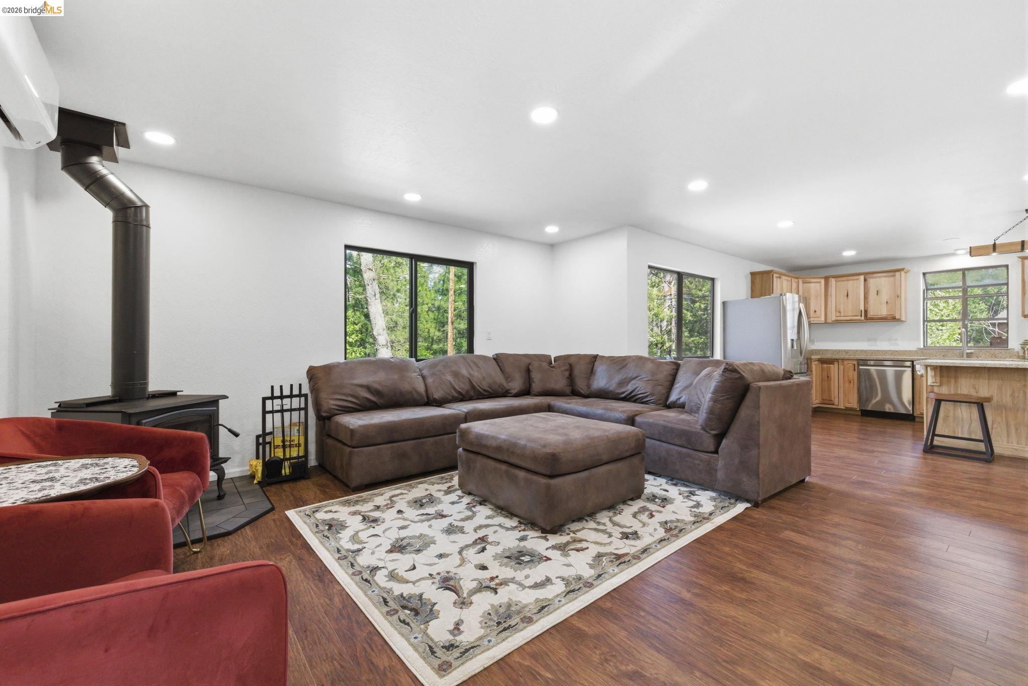 Detail Gallery Image 4 of 52 For 24159 Awahanee Rd, Sonora,  CA 95370 - 5 Beds | 2/1 Baths