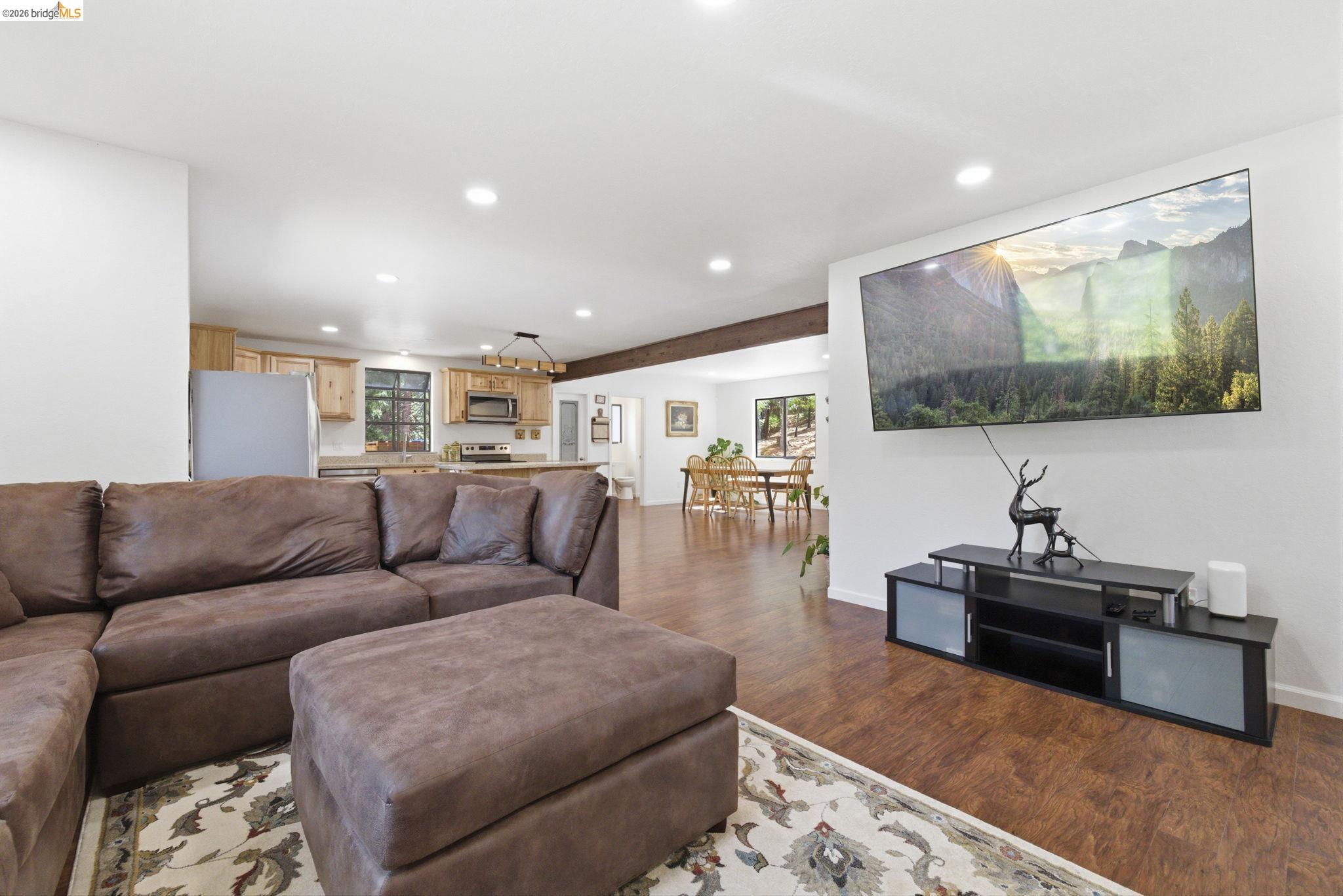 Detail Gallery Image 5 of 52 For 24159 Awahanee Rd, Sonora,  CA 95370 - 5 Beds | 2/1 Baths