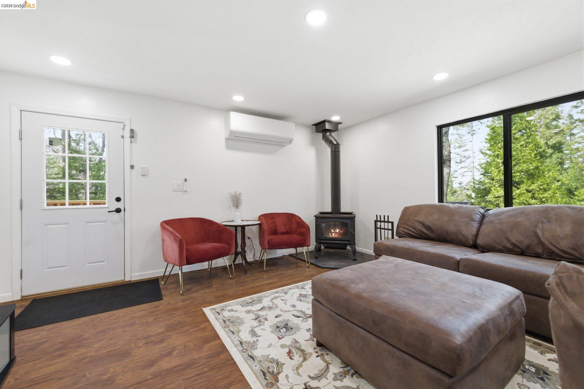 Detail Gallery Image 6 of 52 For 24159 Awahanee Rd, Sonora,  CA 95370 - 5 Beds | 2/1 Baths