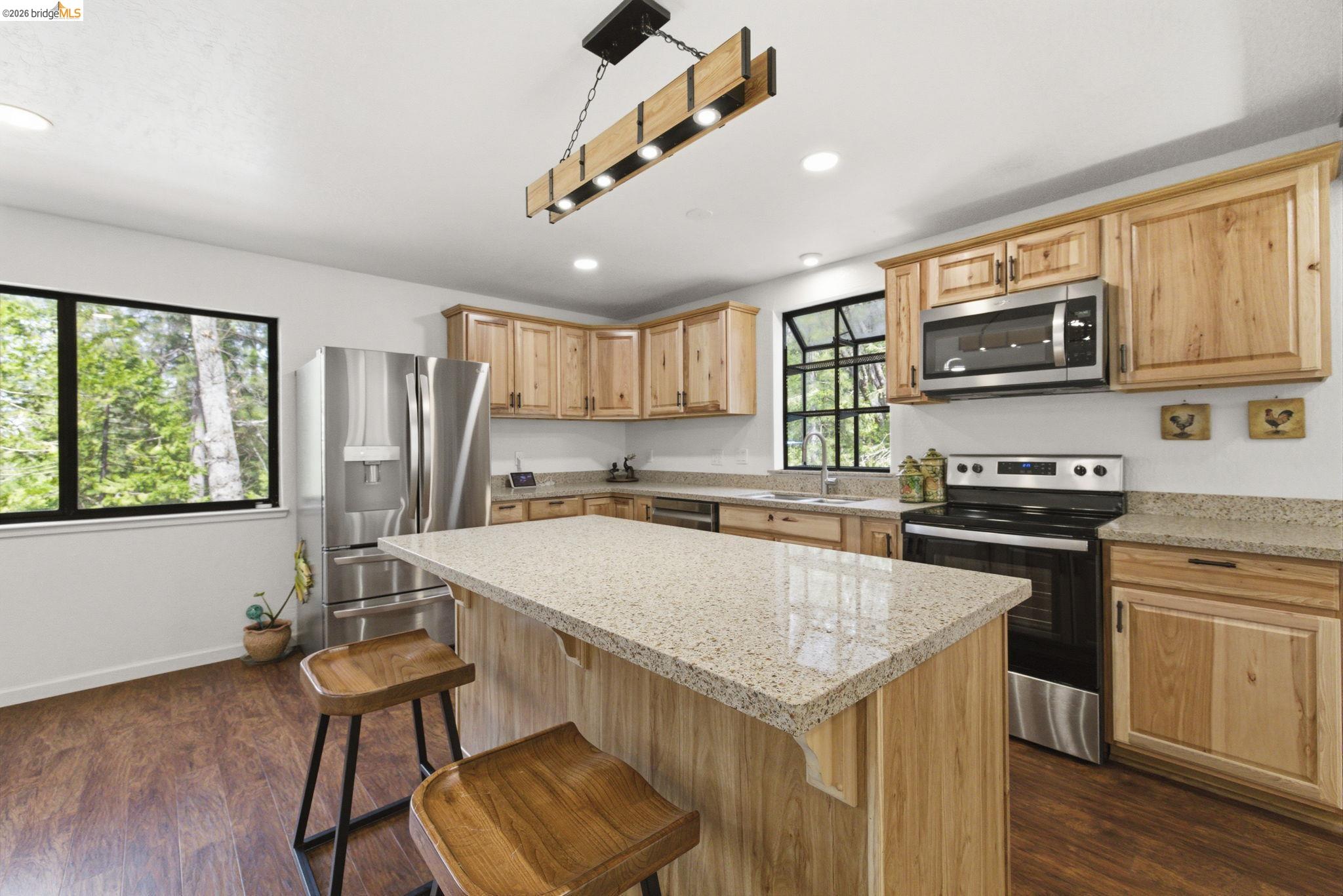 Detail Gallery Image 8 of 52 For 24159 Awahanee Rd, Sonora,  CA 95370 - 5 Beds | 2/1 Baths