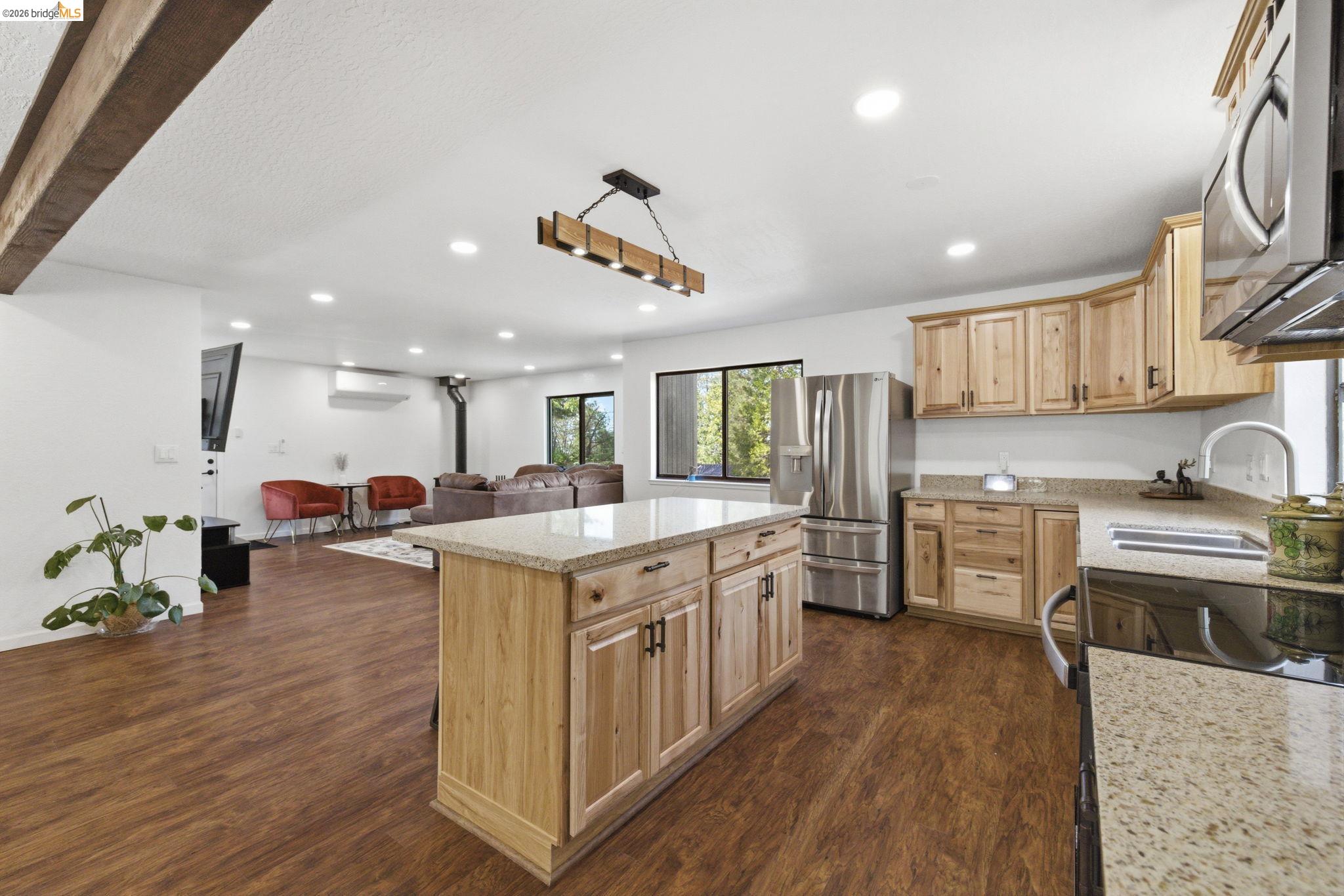 Detail Gallery Image 9 of 52 For 24159 Awahanee Rd, Sonora,  CA 95370 - 5 Beds | 2/1 Baths