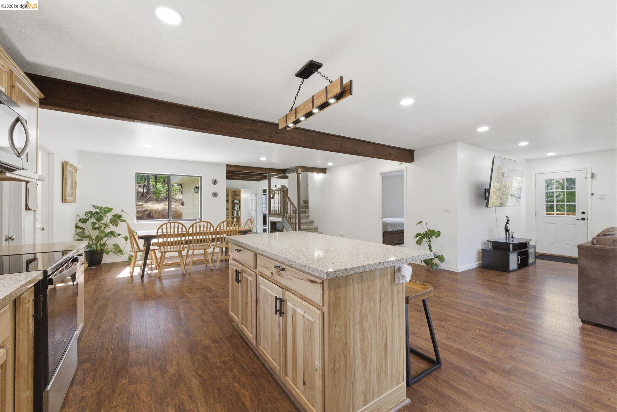 Detail Gallery Image 10 of 52 For 24159 Awahanee Rd, Sonora,  CA 95370 - 5 Beds | 2/1 Baths