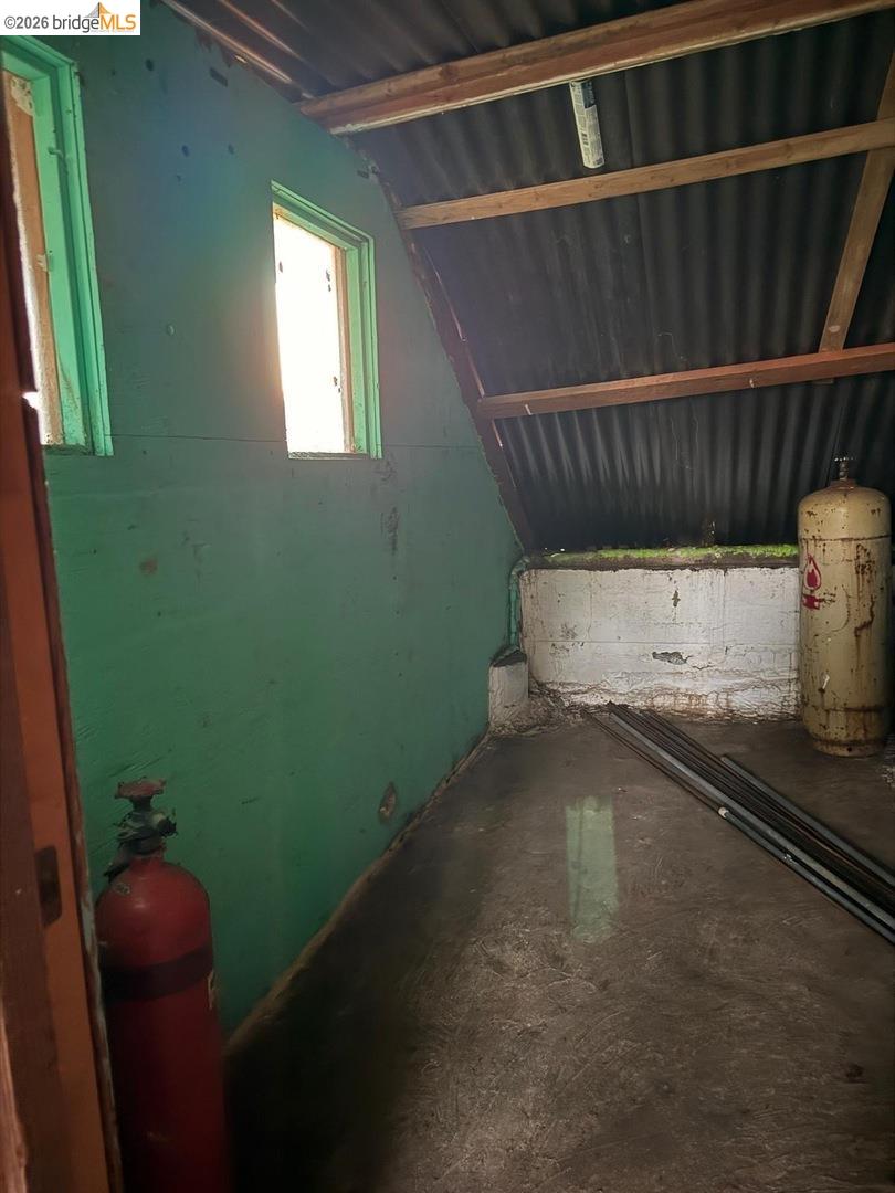 Detail Gallery Image 4 of 19 For 4432 Harbor View Ave, Oakland,  CA 94619 - 3 Beds | 2 Baths