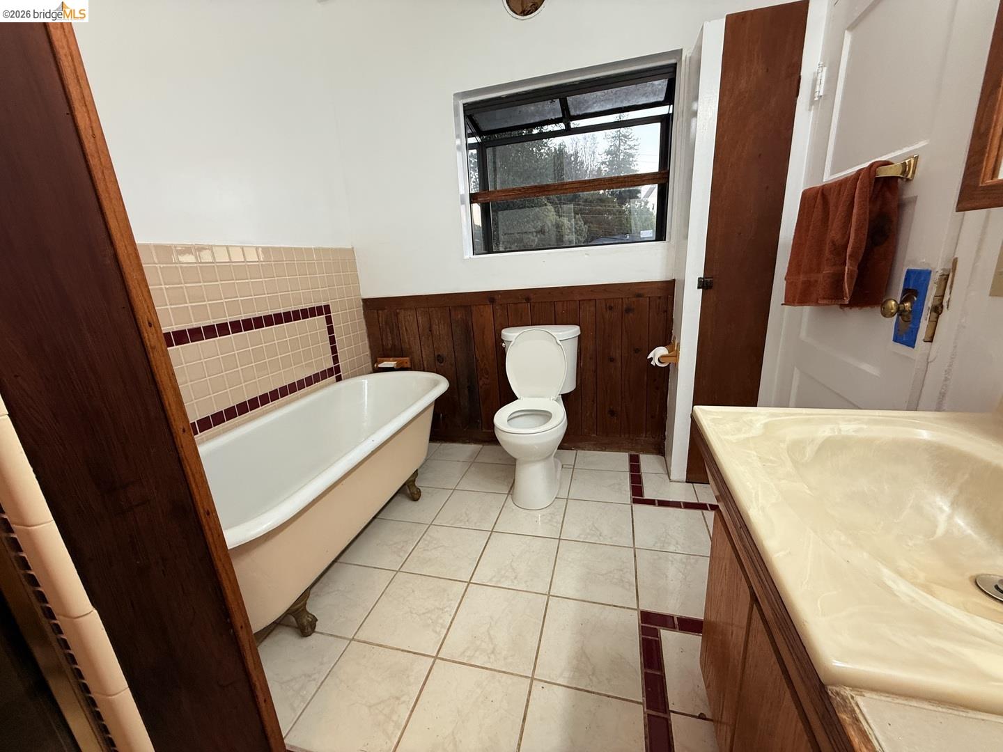 Detail Gallery Image 40 of 58 For 4432 Harbor View Ave, Oakland,  CA 94619 - 3 Beds | 2 Baths