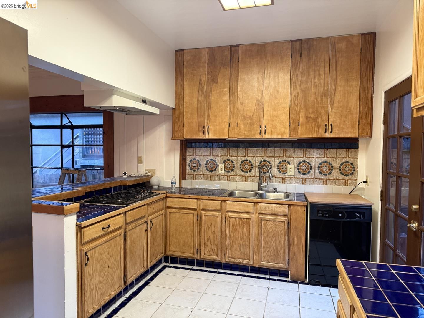 Detail Gallery Image 9 of 19 For 4432 Harbor View Ave, Oakland,  CA 94619 - 3 Beds | 2 Baths