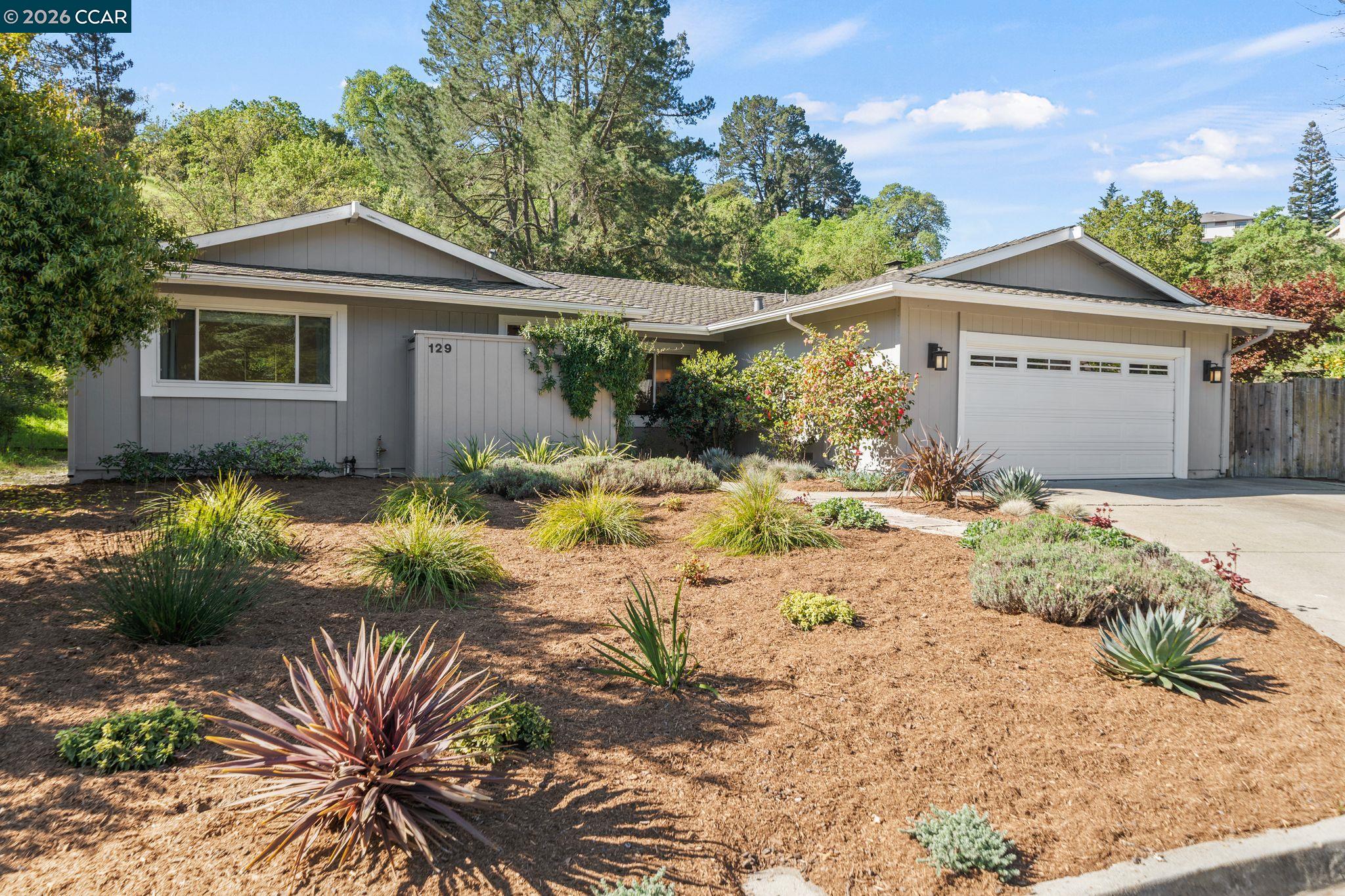 Detail Gallery Image 2 of 45 For 129 Galen Dr, Walnut Creek,  CA 94597 - 3 Beds | 2 Baths