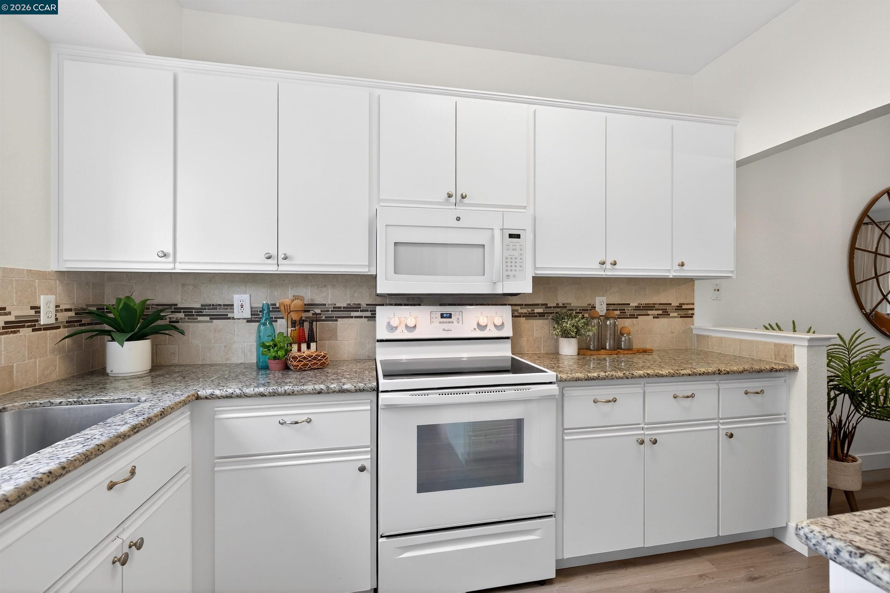 Photo #3: 41127357 Listing: Photo #3