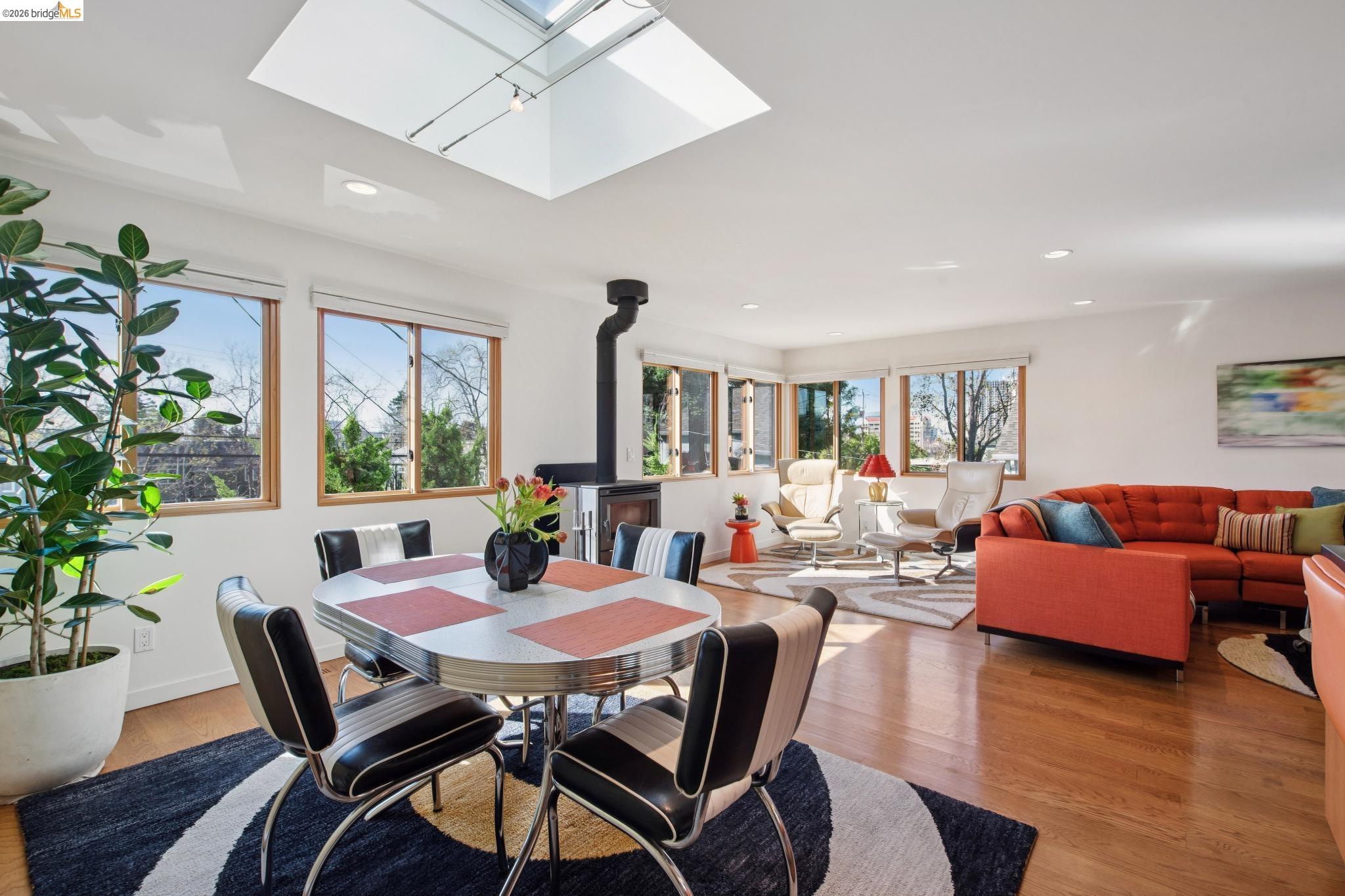 Detail Gallery Image 15 of 60 For 1260 63rd St., Emeryville,  CA 94608-2102 - 7 Beds | 4 Baths