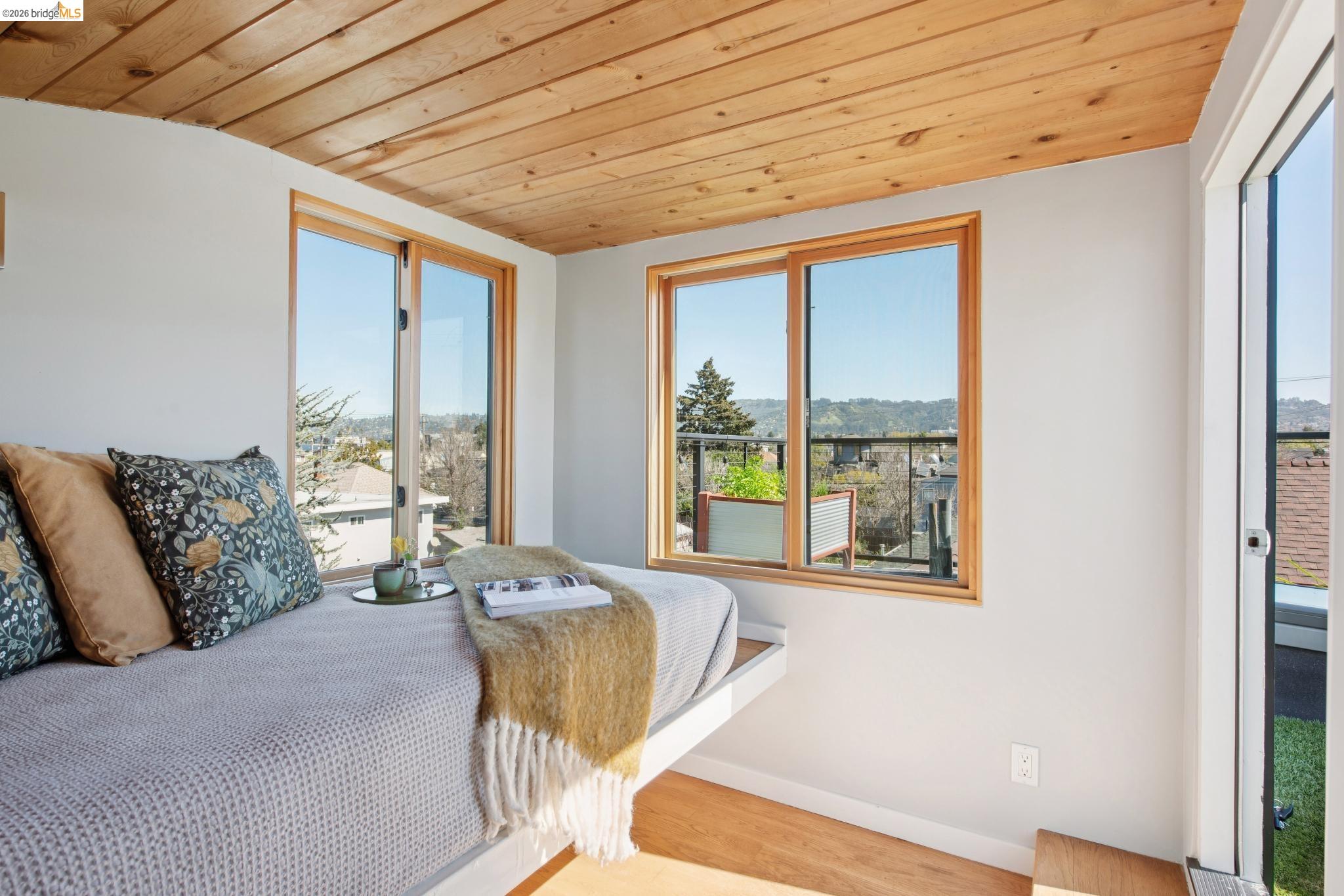 Detail Gallery Image 29 of 60 For 1260 63rd St., Emeryville,  CA 94608-2102 - 7 Beds | 4 Baths