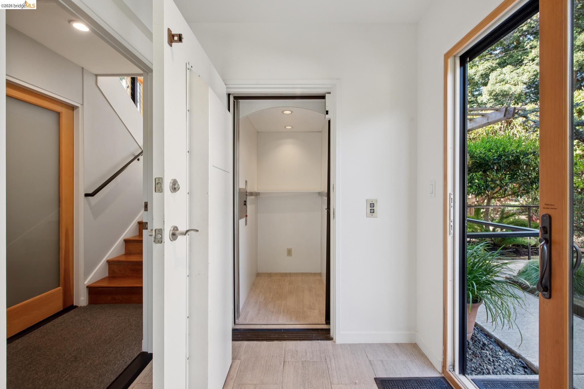 Detail Gallery Image 9 of 60 For 1260 63rd St., Emeryville,  CA 94608-2102 - 7 Beds | 4 Baths