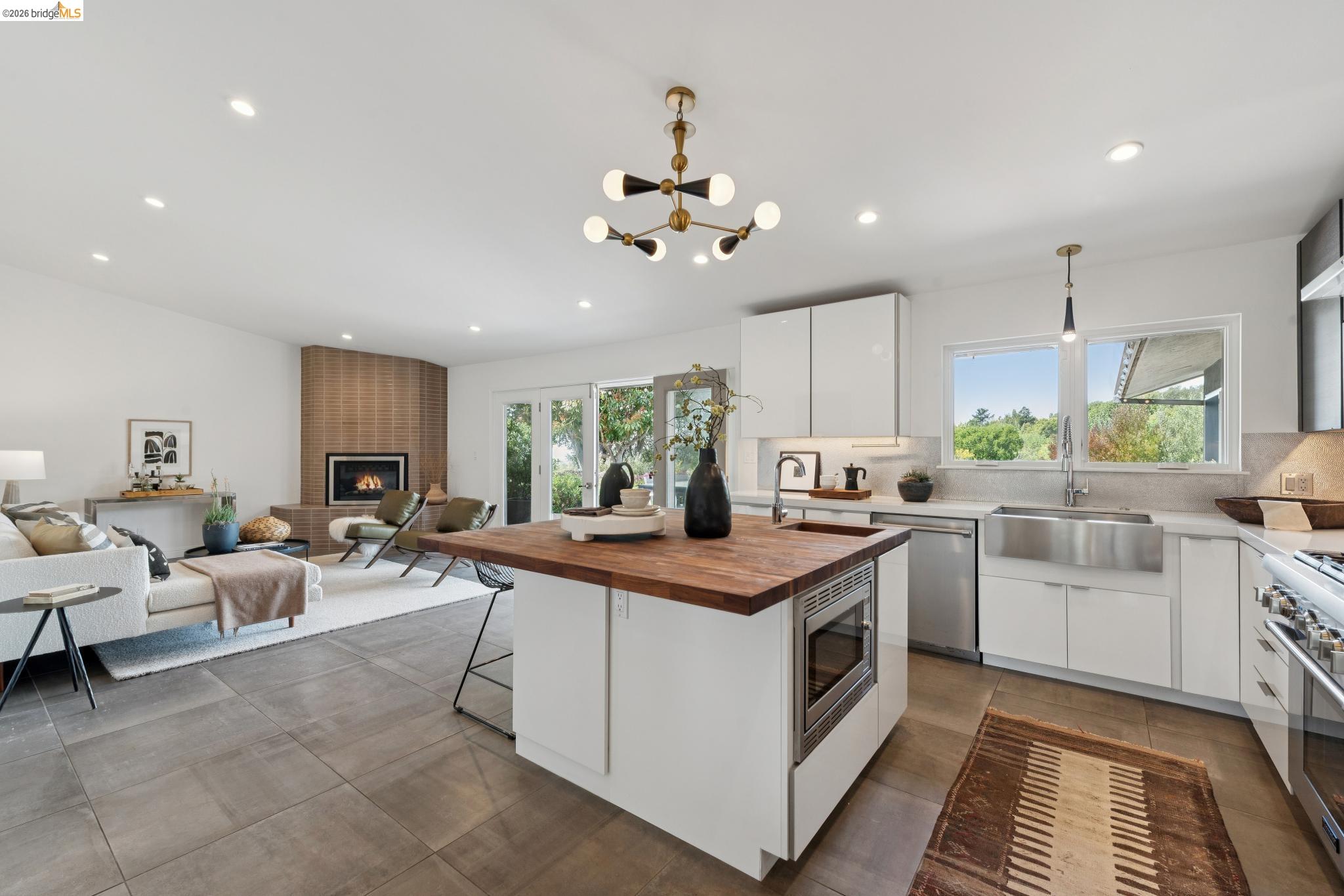 Detail Gallery Image 15 of 60 For 7919 Phaeton Dr, Oakland,  CA 94605 - 3 Beds | 2/1 Baths