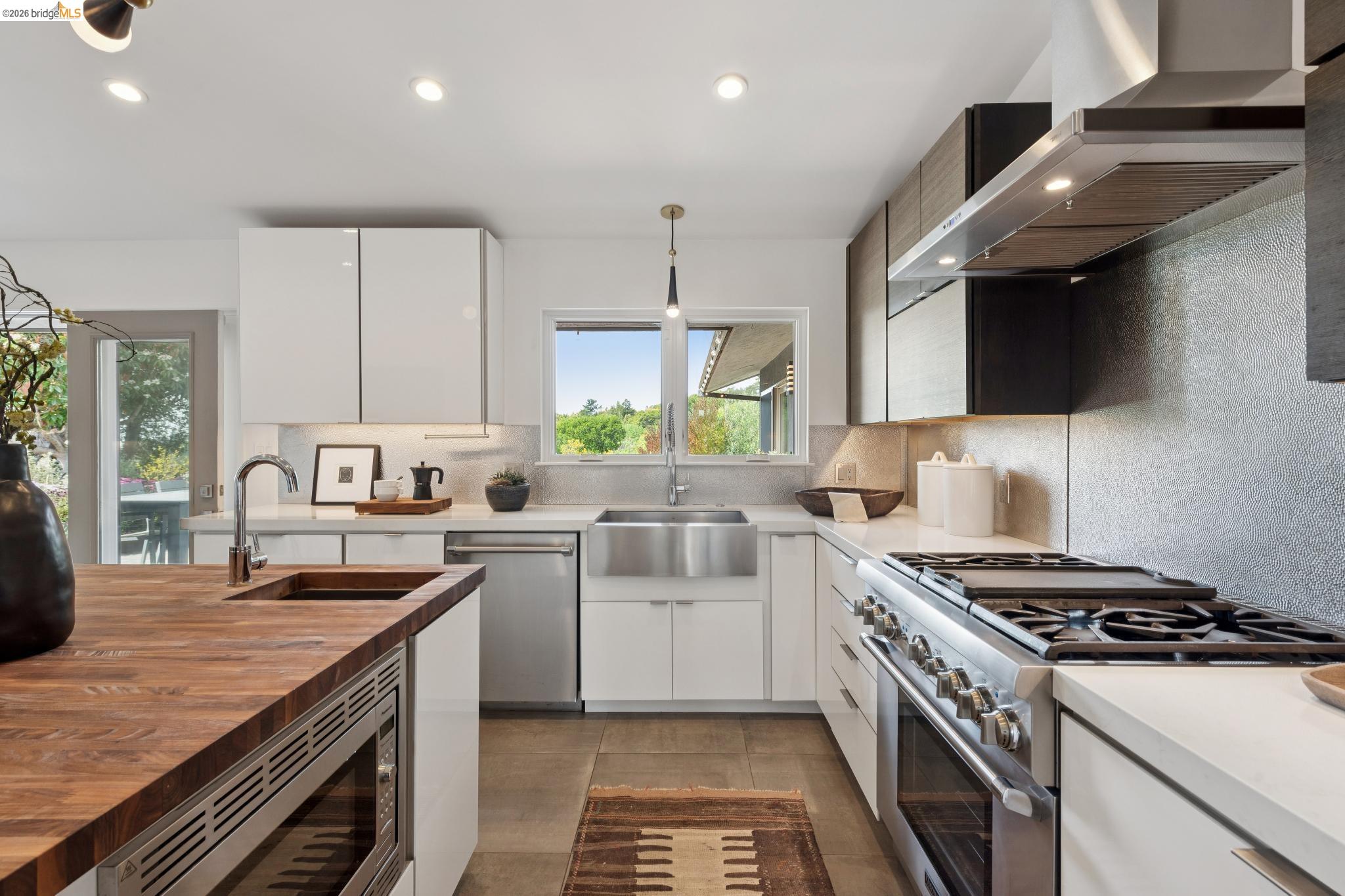 Detail Gallery Image 17 of 60 For 7919 Phaeton Dr, Oakland,  CA 94605 - 3 Beds | 2/1 Baths