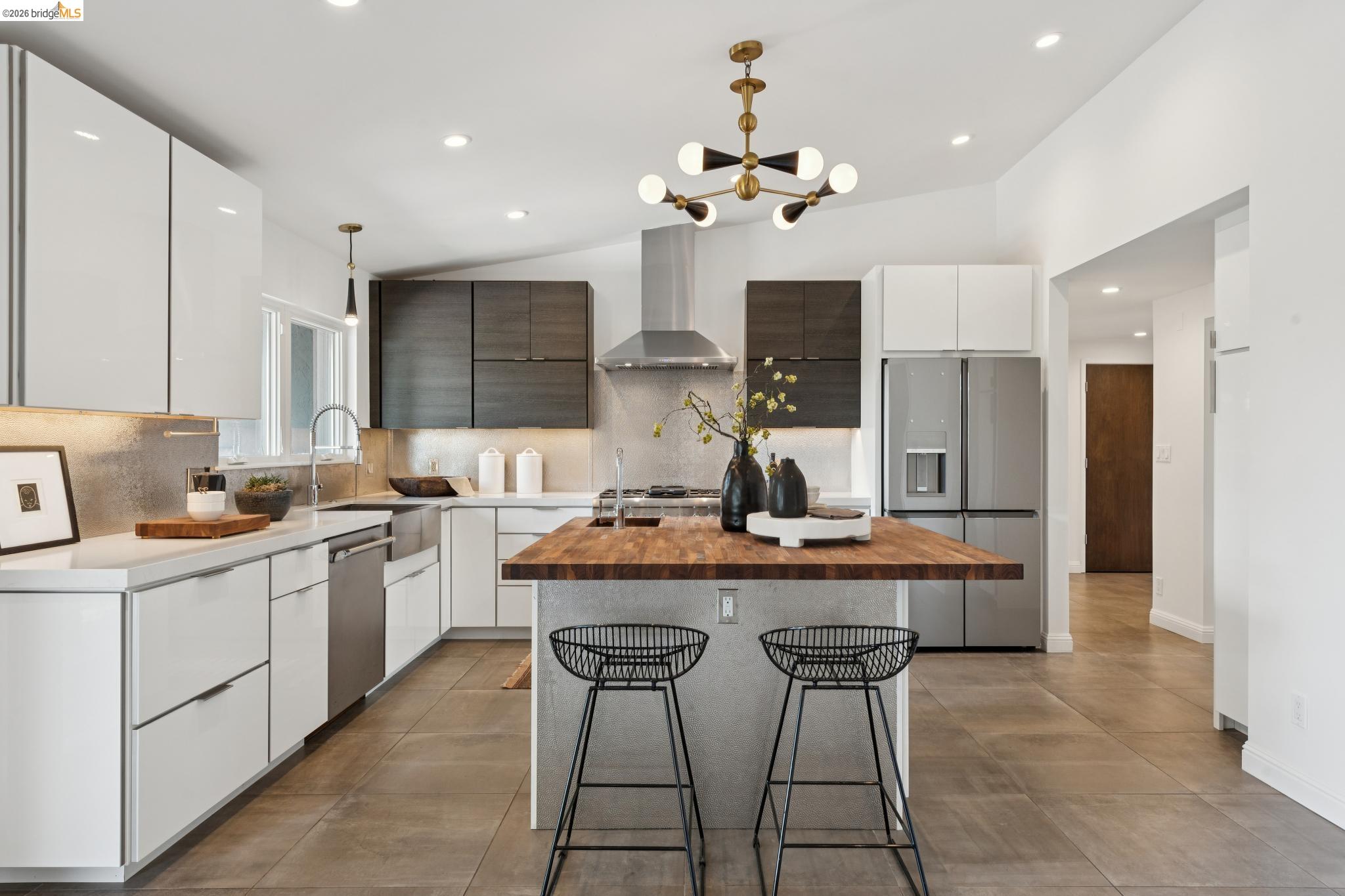 Detail Gallery Image 20 of 60 For 7919 Phaeton Dr, Oakland,  CA 94605 - 3 Beds | 2/1 Baths