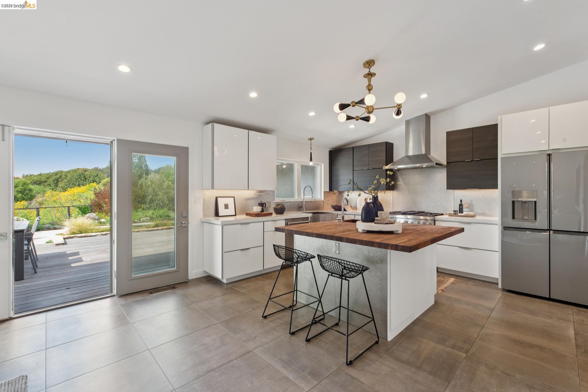 Detail Gallery Image 21 of 60 For 7919 Phaeton Dr, Oakland,  CA 94605 - 3 Beds | 2/1 Baths