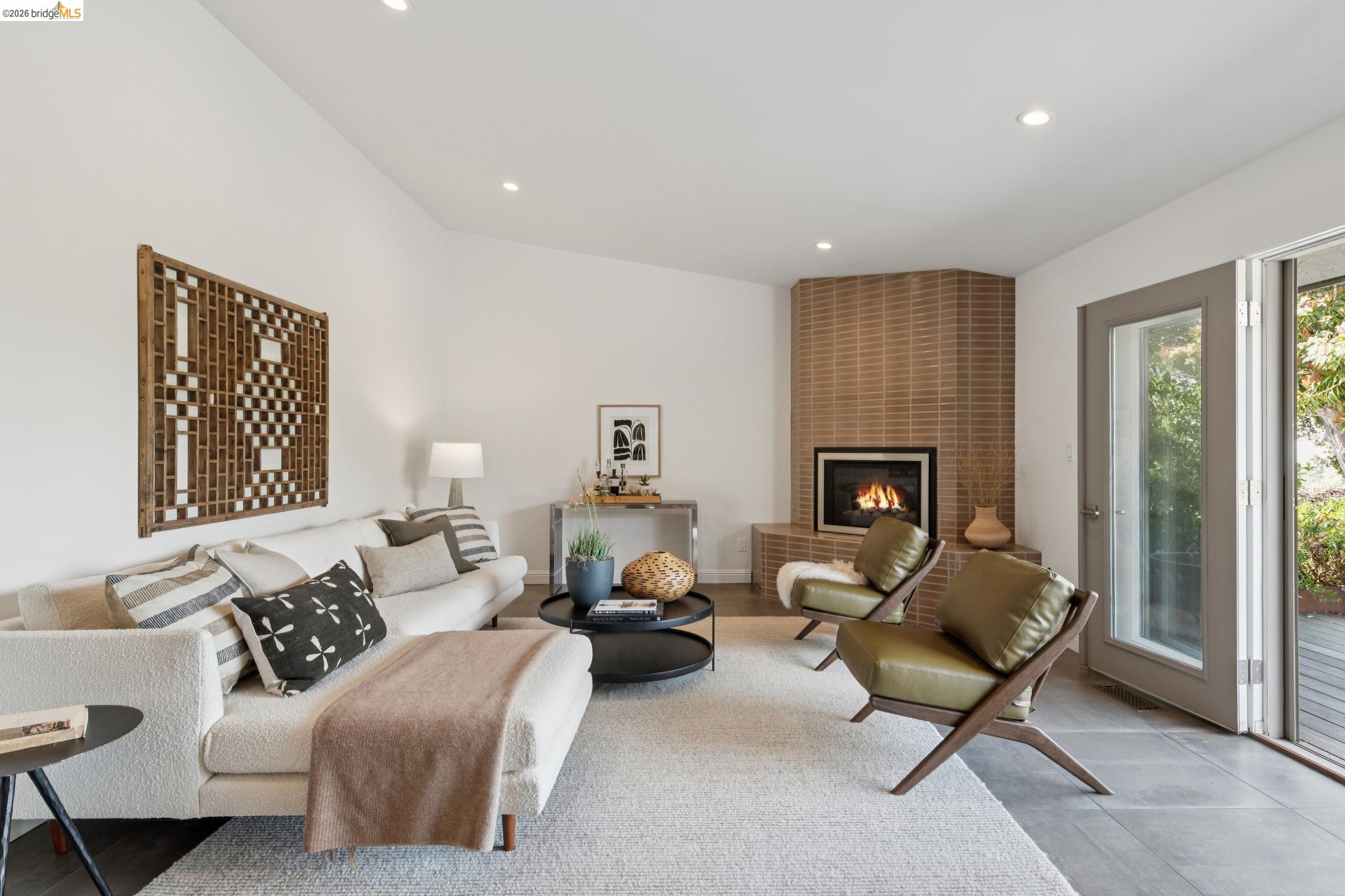 Detail Gallery Image 22 of 60 For 7919 Phaeton Dr, Oakland,  CA 94605 - 3 Beds | 2/1 Baths