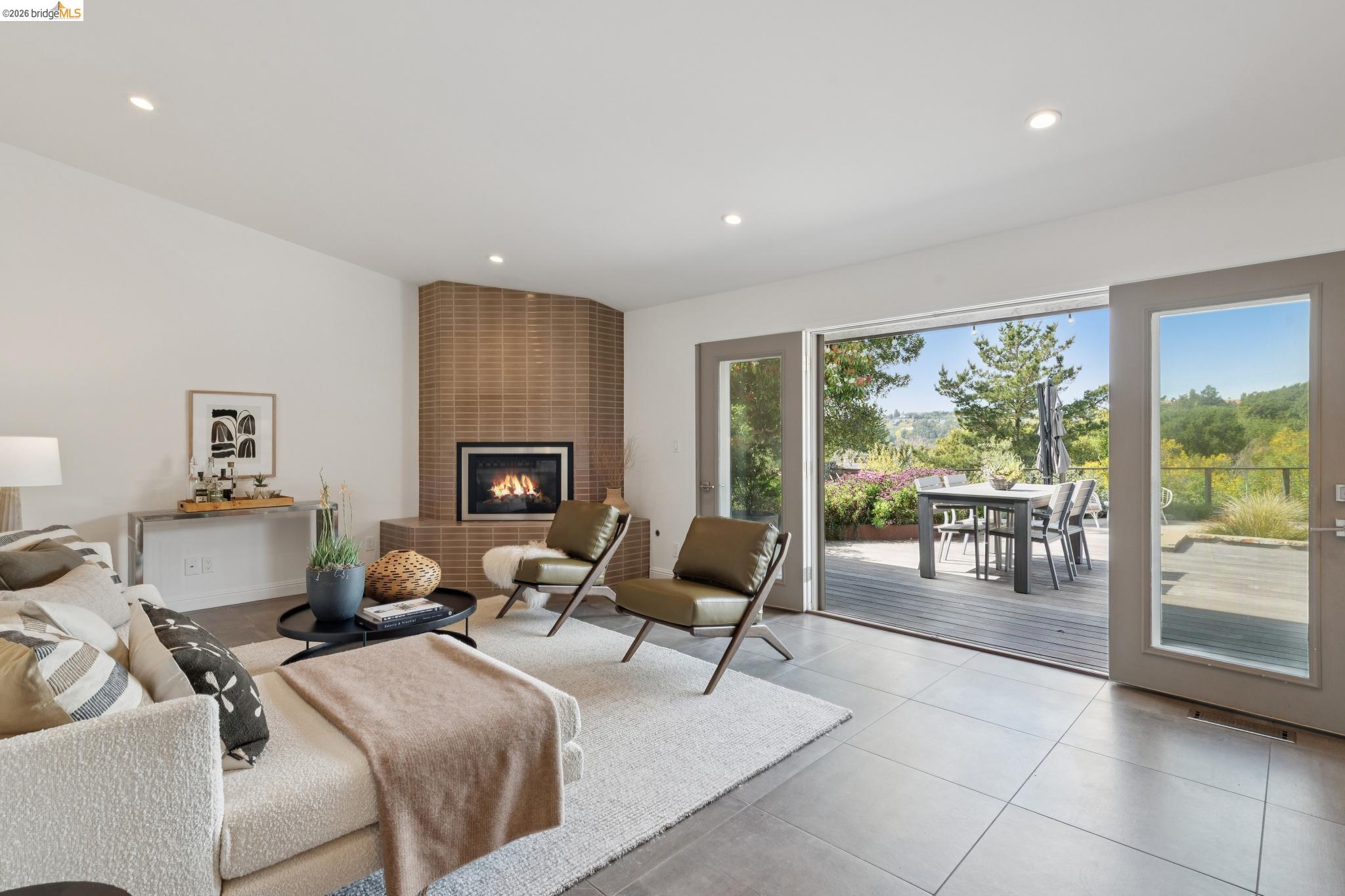 Detail Gallery Image 24 of 60 For 7919 Phaeton Dr, Oakland,  CA 94605 - 3 Beds | 2/1 Baths