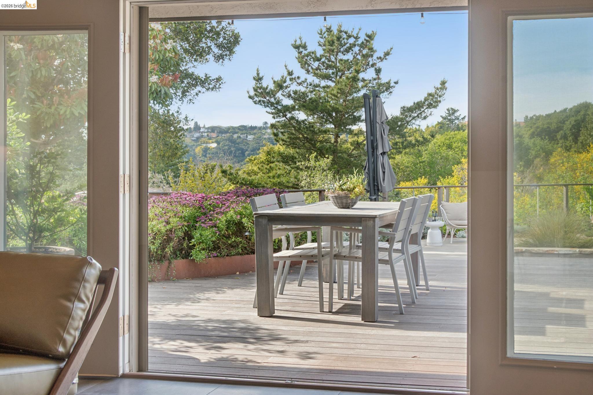 Detail Gallery Image 25 of 60 For 7919 Phaeton Dr, Oakland,  CA 94605 - 3 Beds | 2/1 Baths