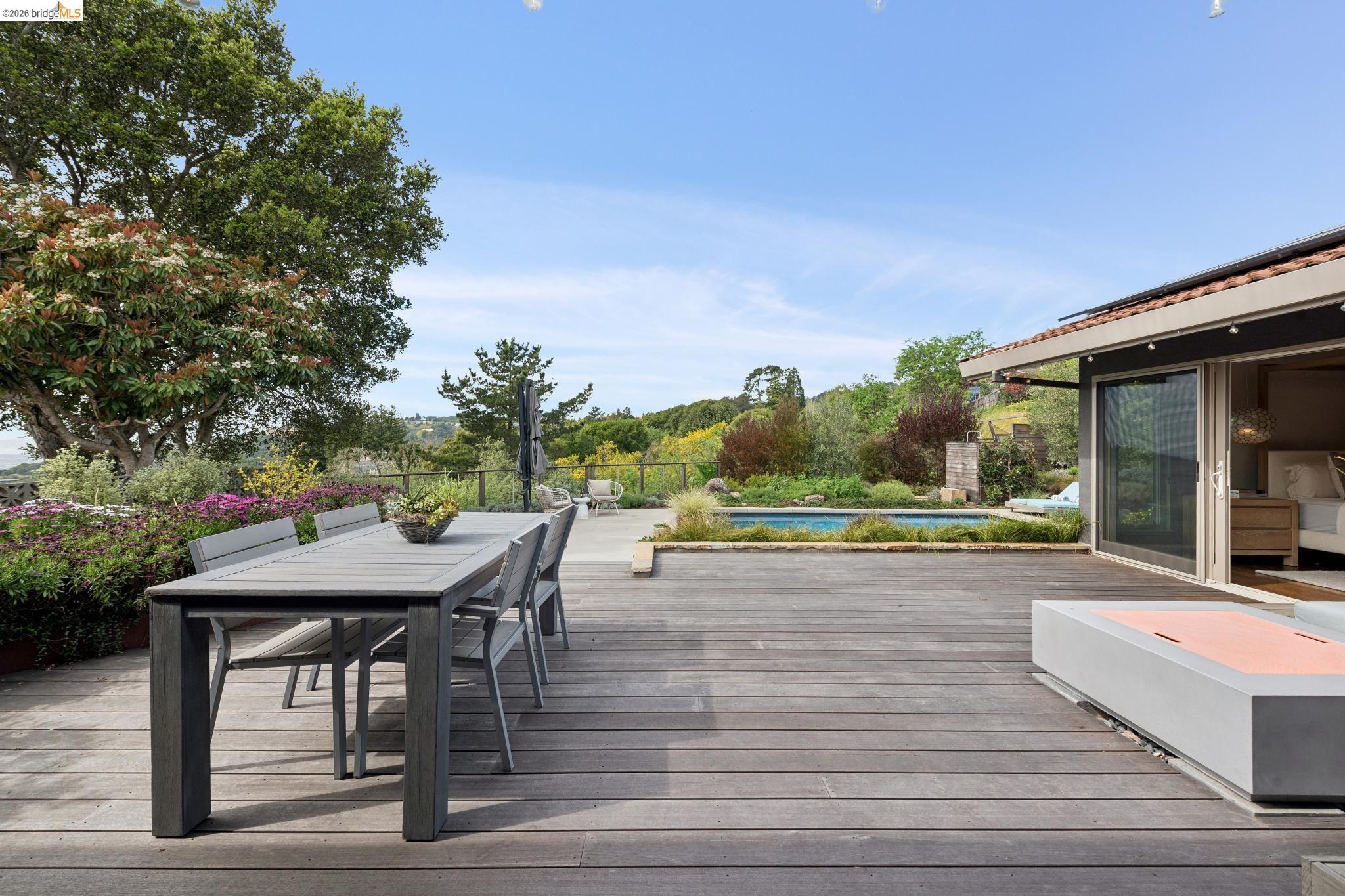 Detail Gallery Image 26 of 60 For 7919 Phaeton Dr, Oakland,  CA 94605 - 3 Beds | 2/1 Baths