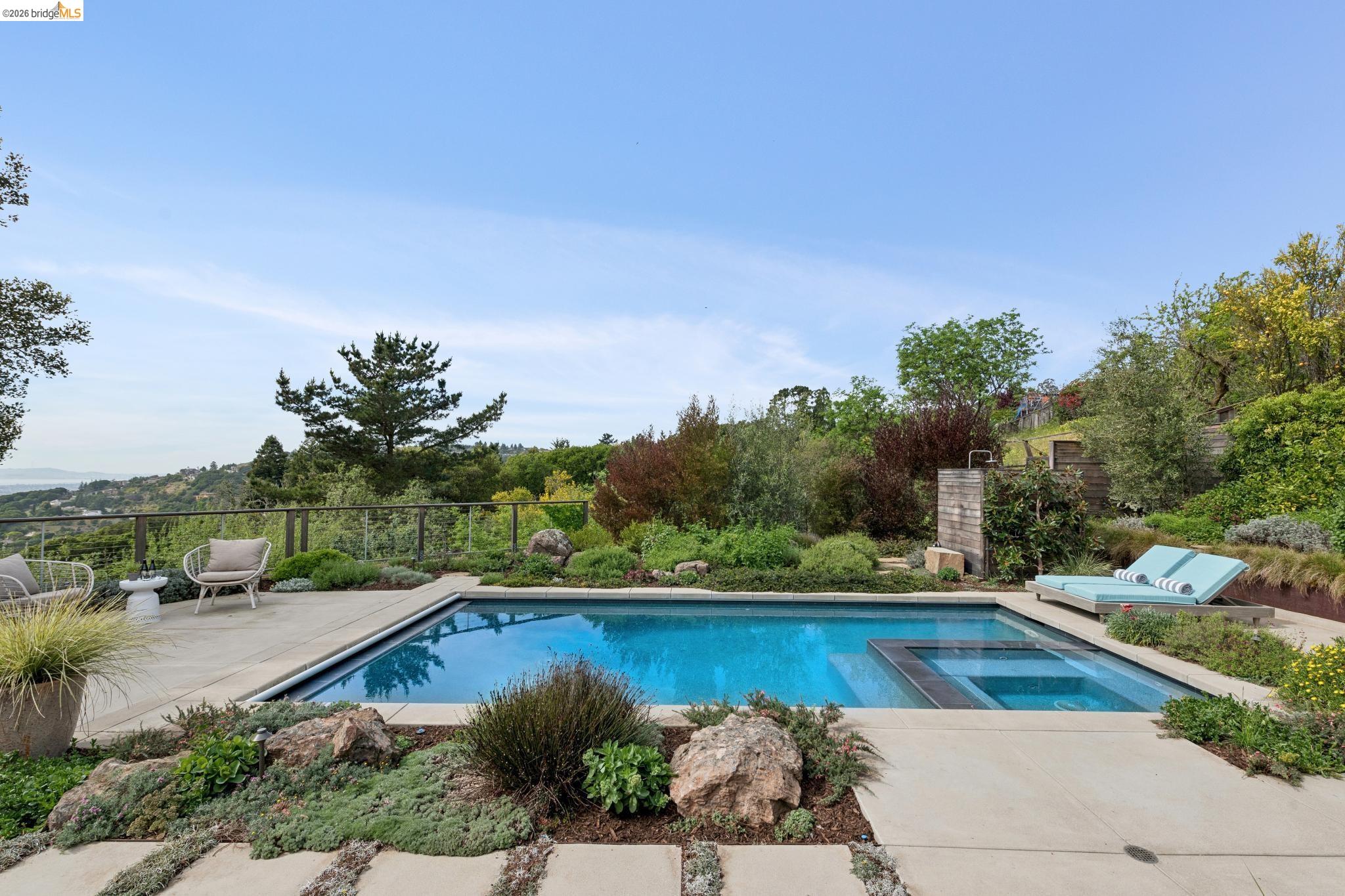 Detail Gallery Image 28 of 60 For 7919 Phaeton Dr, Oakland,  CA 94605 - 3 Beds | 2/1 Baths