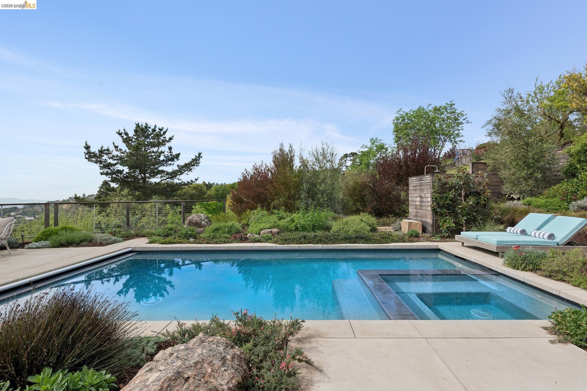 Detail Gallery Image 29 of 60 For 7919 Phaeton Dr, Oakland,  CA 94605 - 3 Beds | 2/1 Baths