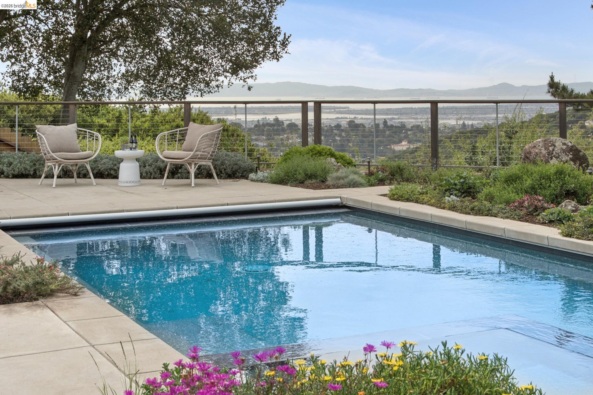 Detail Gallery Image 30 of 60 For 7919 Phaeton Dr, Oakland,  CA 94605 - 3 Beds | 2/1 Baths