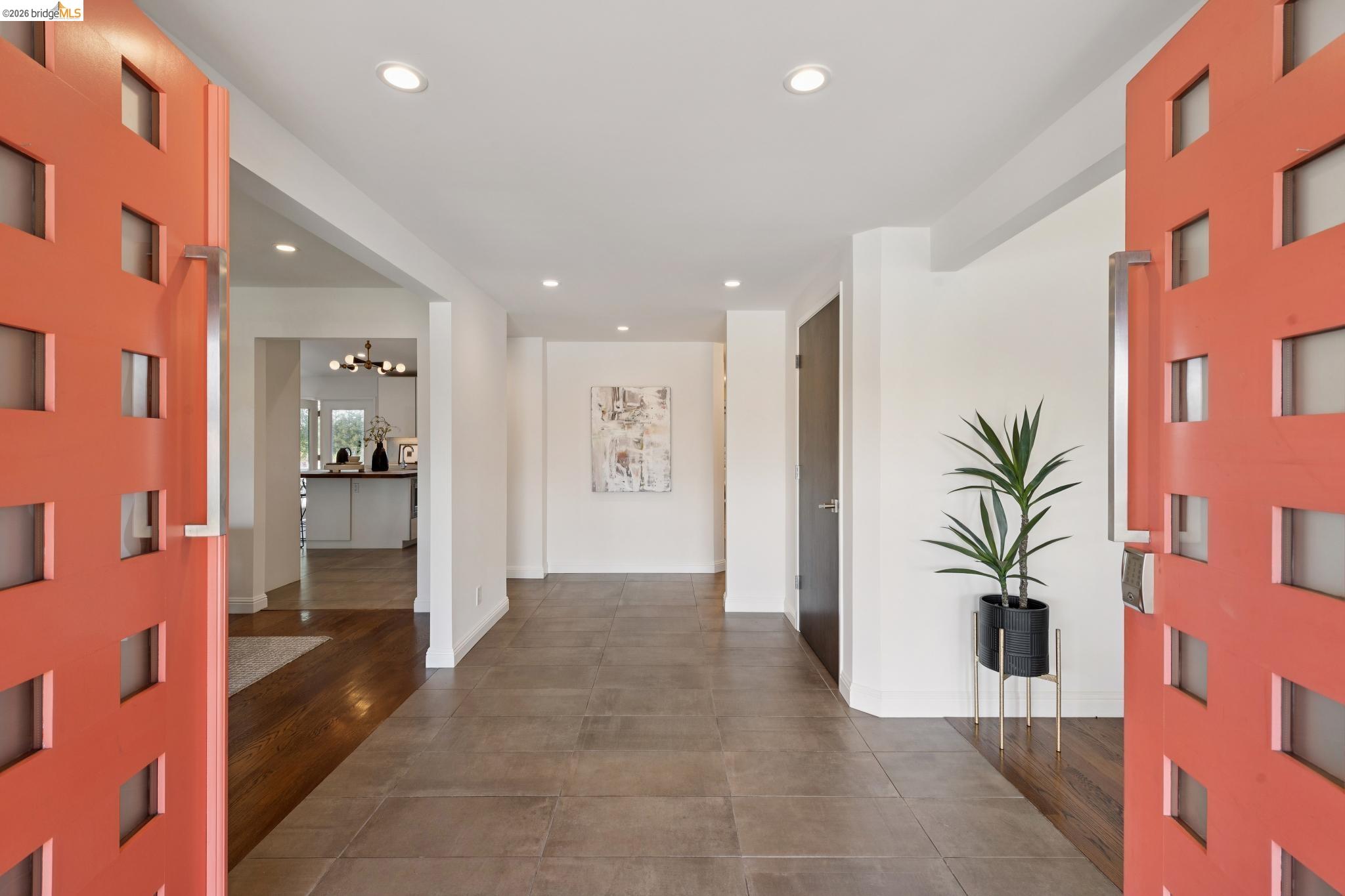 Detail Gallery Image 4 of 60 For 7919 Phaeton Dr, Oakland,  CA 94605 - 3 Beds | 2/1 Baths