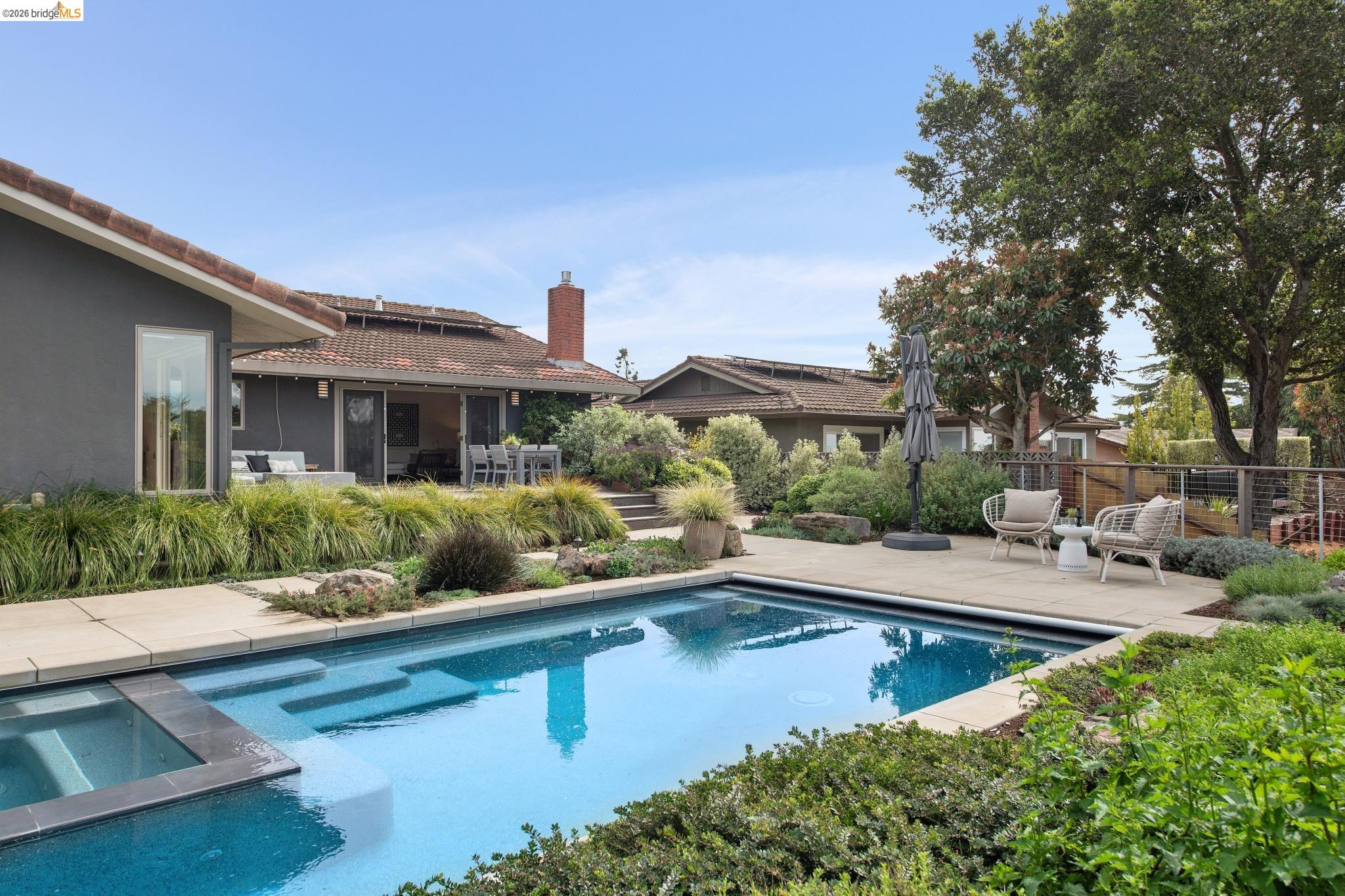 Detail Gallery Image 35 of 60 For 7919 Phaeton Dr, Oakland,  CA 94605 - 3 Beds | 2/1 Baths