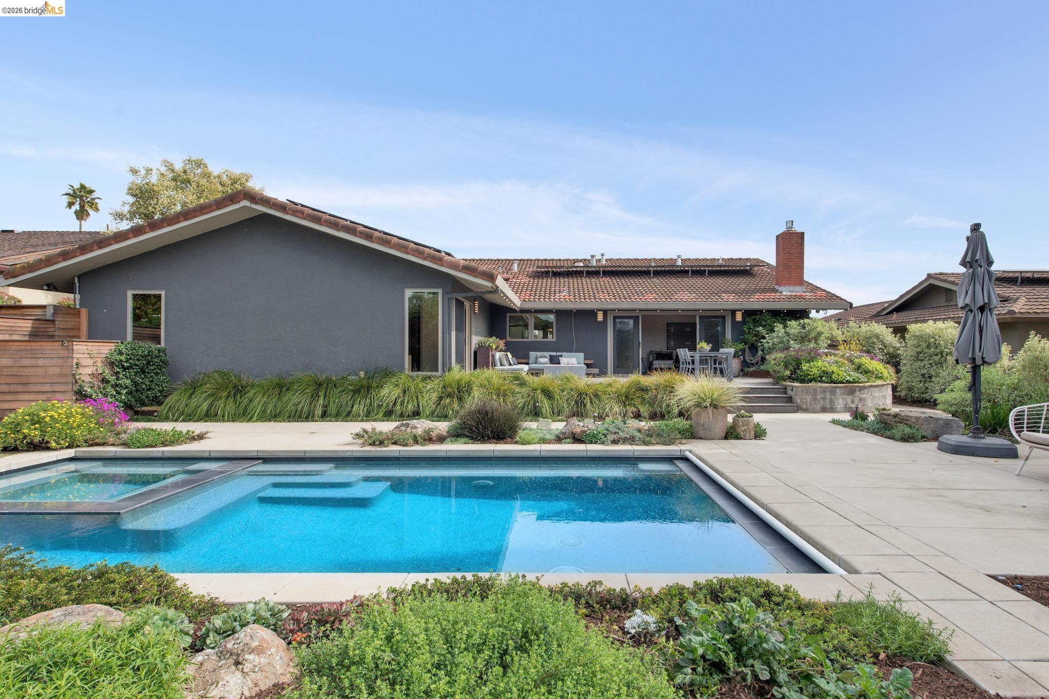 Detail Gallery Image 36 of 60 For 7919 Phaeton Dr, Oakland,  CA 94605 - 3 Beds | 2/1 Baths