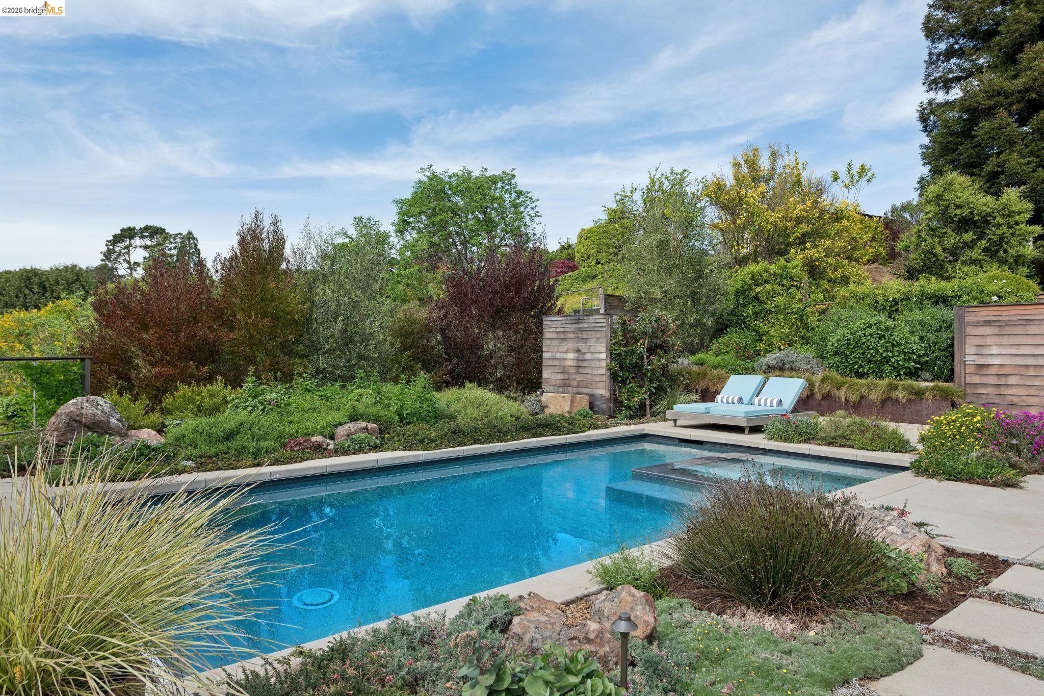 Detail Gallery Image 37 of 60 For 7919 Phaeton Dr, Oakland,  CA 94605 - 3 Beds | 2/1 Baths