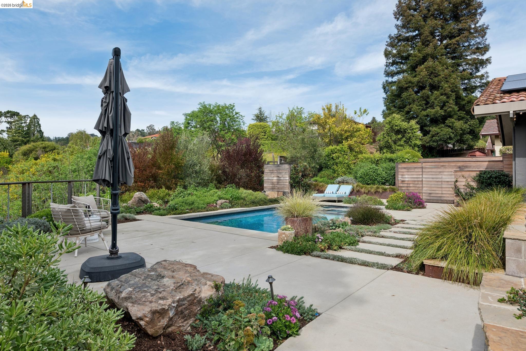 Detail Gallery Image 38 of 60 For 7919 Phaeton Dr, Oakland,  CA 94605 - 3 Beds | 2/1 Baths