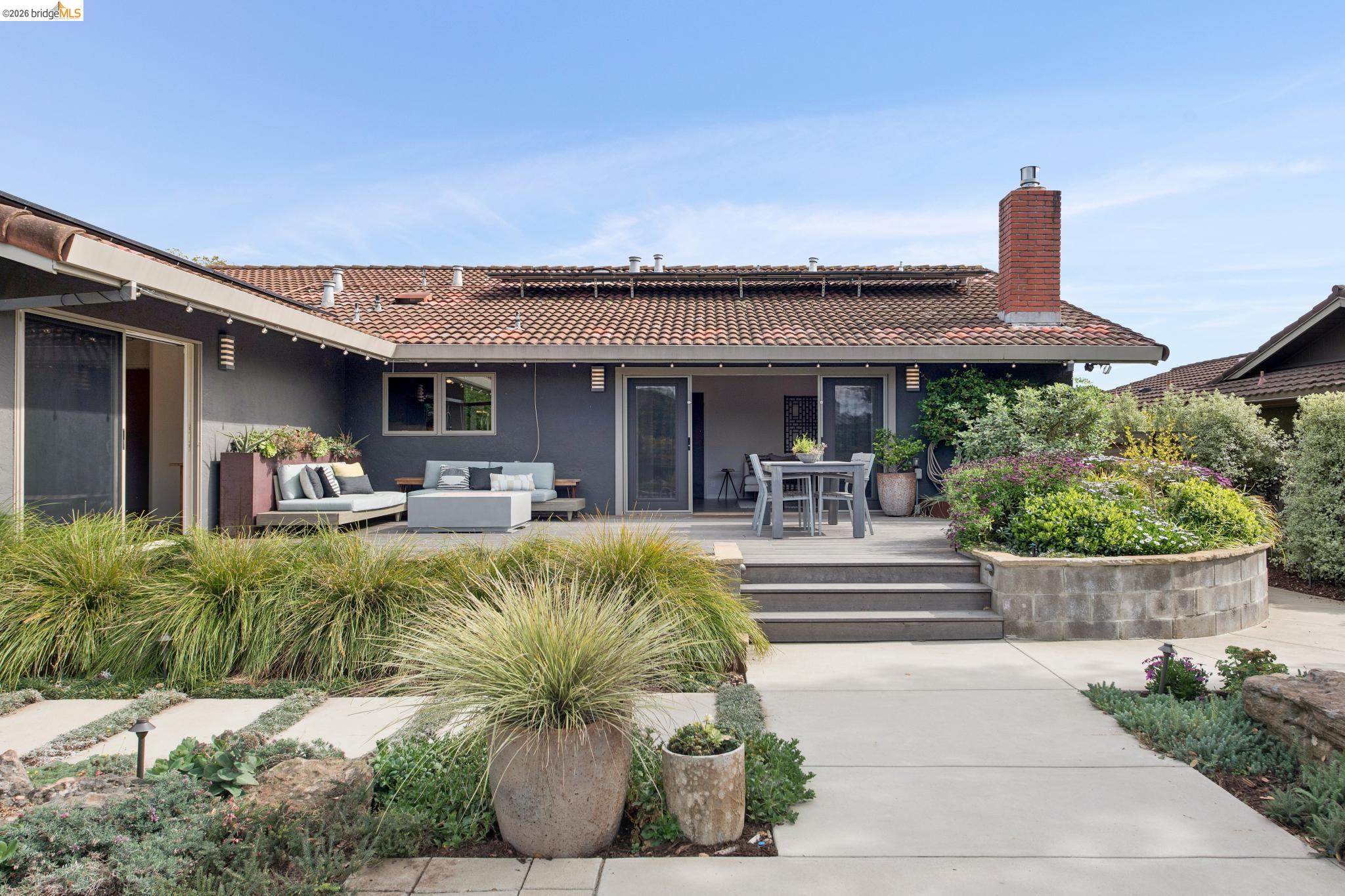 Detail Gallery Image 39 of 60 For 7919 Phaeton Dr, Oakland,  CA 94605 - 3 Beds | 2/1 Baths