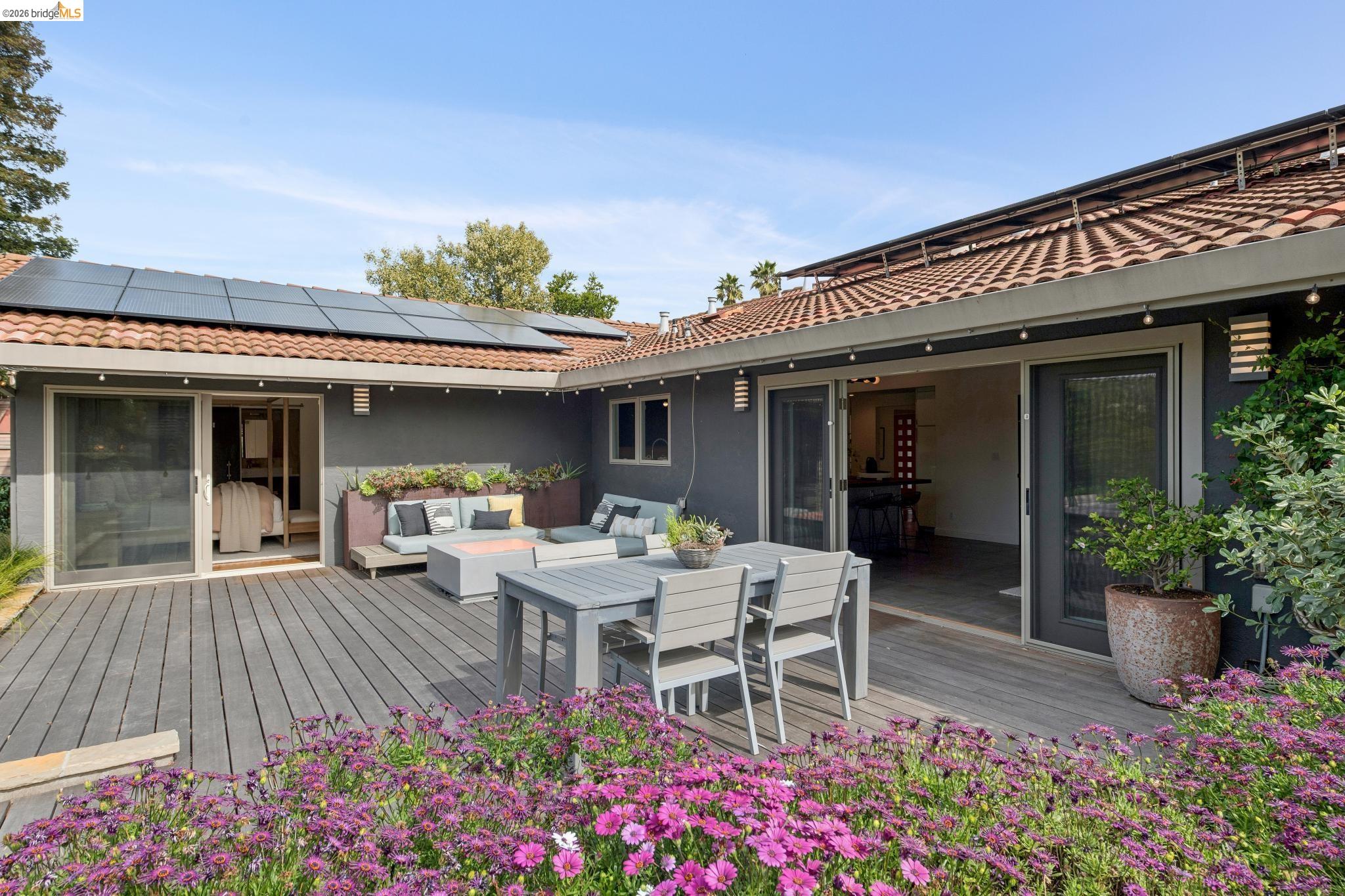 Detail Gallery Image 40 of 60 For 7919 Phaeton Dr, Oakland,  CA 94605 - 3 Beds | 2/1 Baths