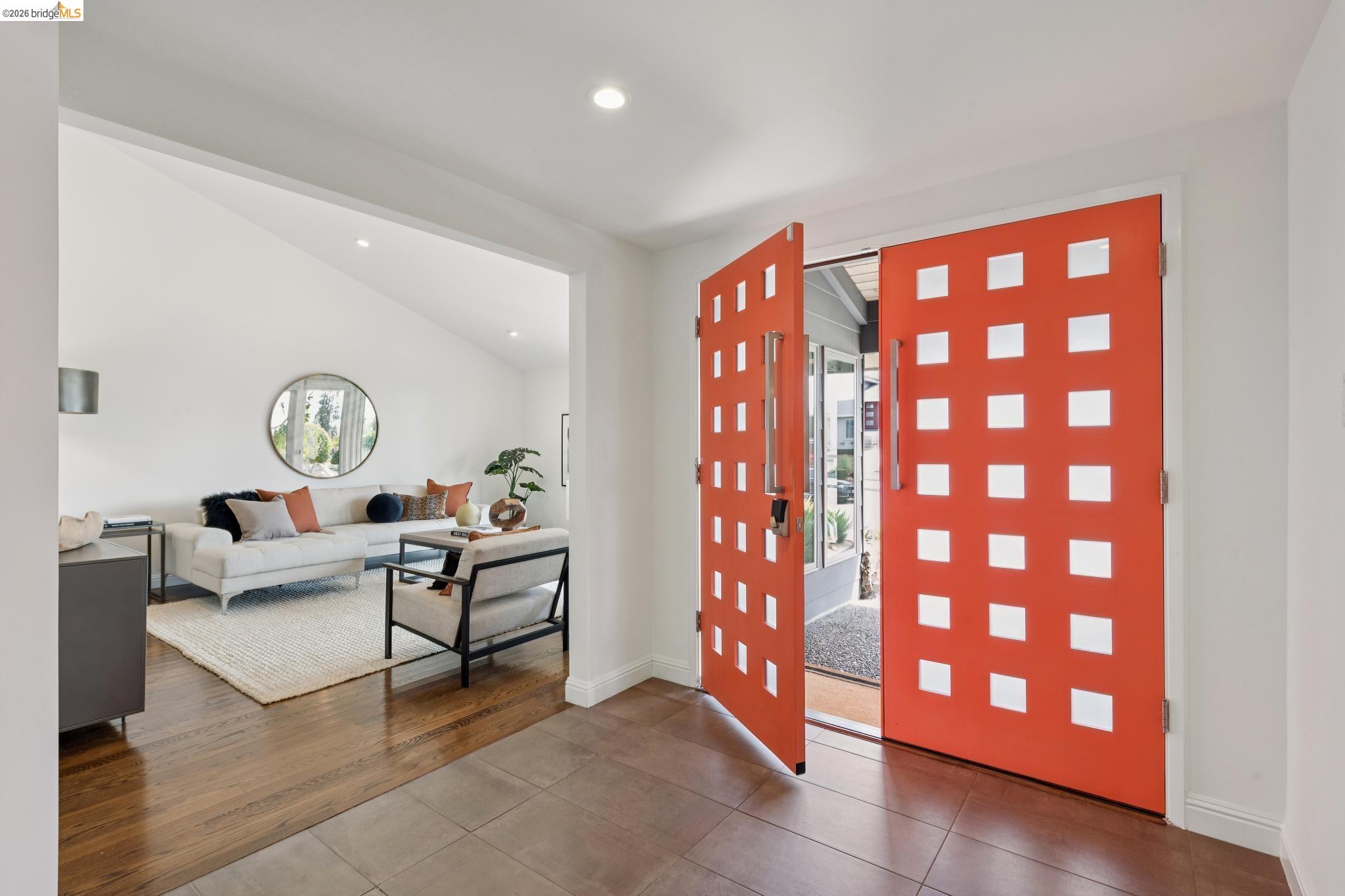 Detail Gallery Image 5 of 60 For 7919 Phaeton Dr, Oakland,  CA 94605 - 3 Beds | 2/1 Baths