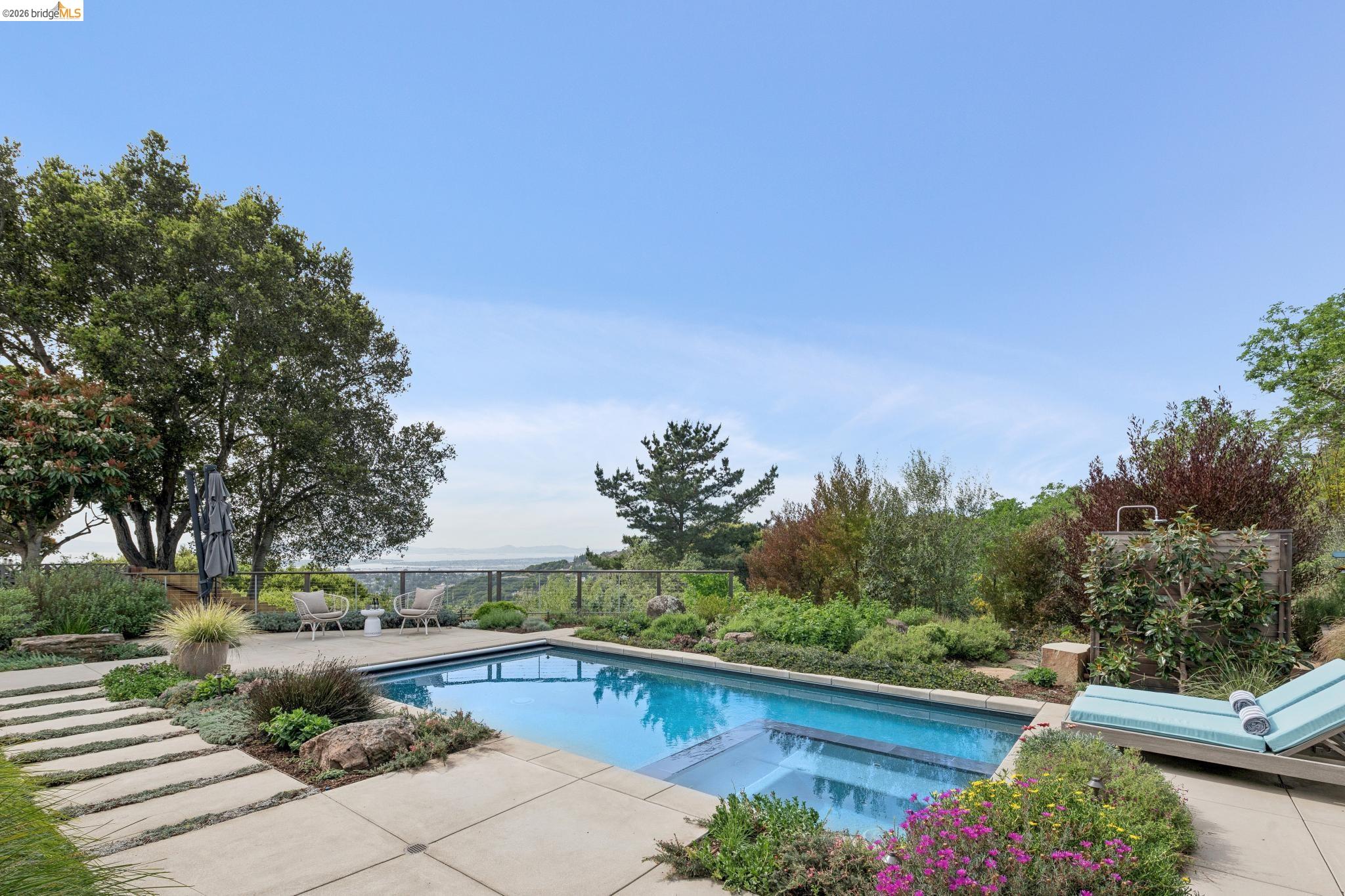 Detail Gallery Image 45 of 60 For 7919 Phaeton Dr, Oakland,  CA 94605 - 3 Beds | 2/1 Baths