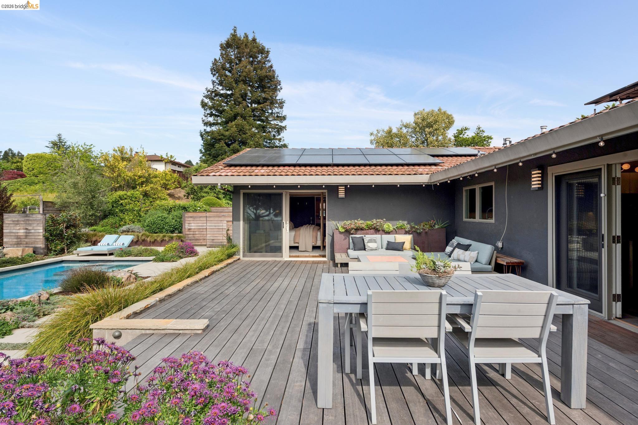 Detail Gallery Image 46 of 60 For 7919 Phaeton Dr, Oakland,  CA 94605 - 3 Beds | 2/1 Baths