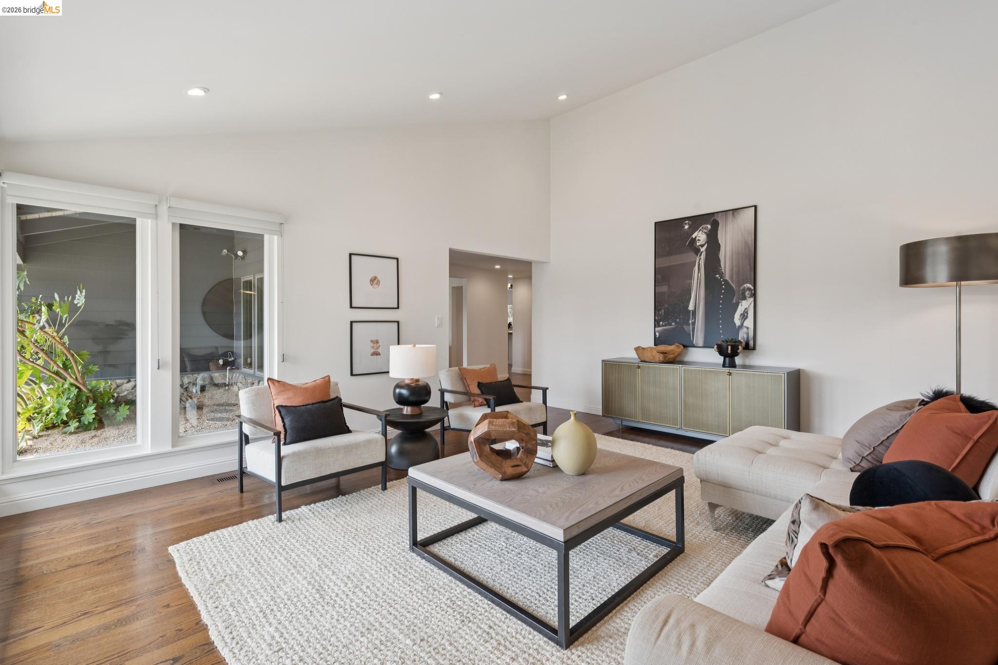 Detail Gallery Image 8 of 60 For 7919 Phaeton Dr, Oakland,  CA 94605 - 3 Beds | 2/1 Baths