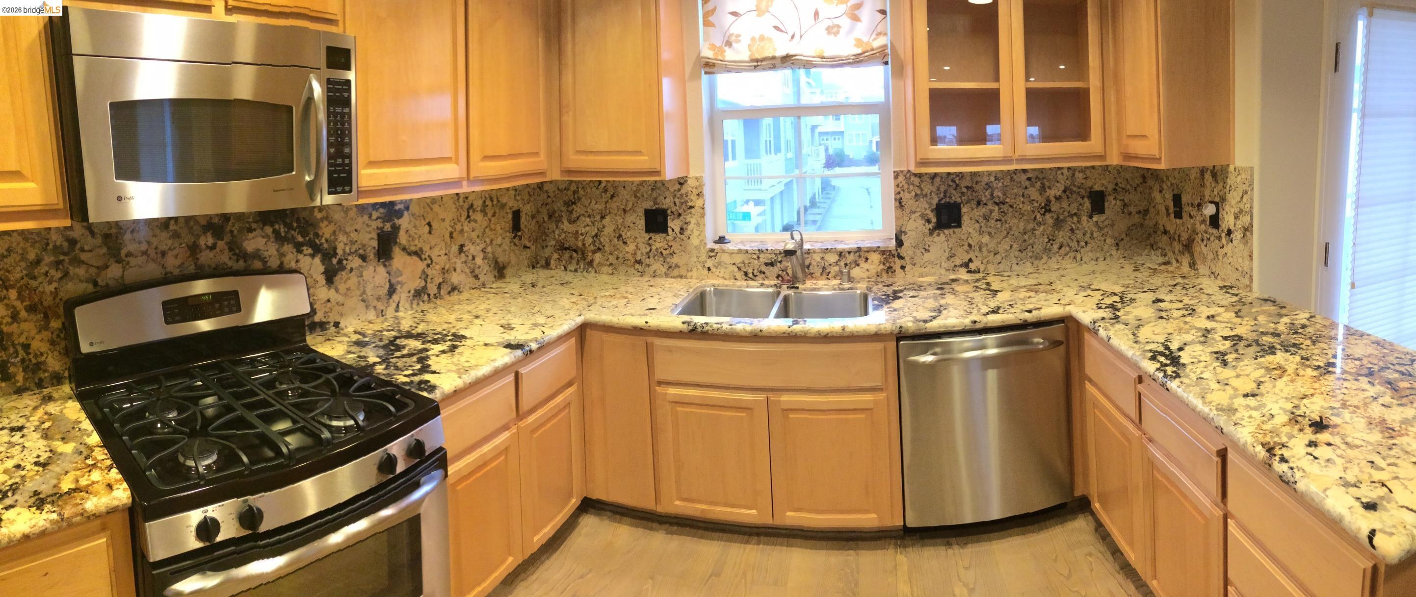 Detail Gallery Image 9 of 13 For Northshore, –,  CA 94804-2541 - 3 Beds | 2/1 Baths