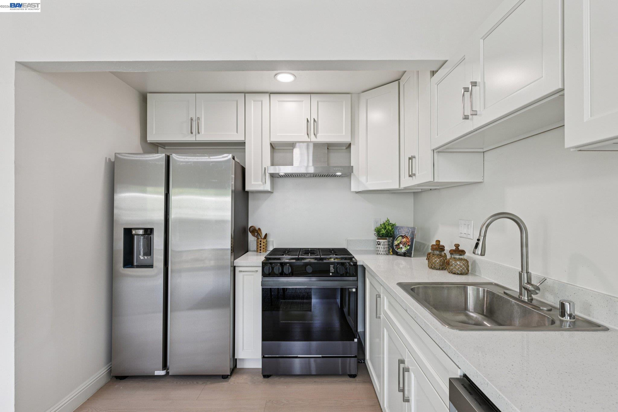 Photo #12: 41127372 Listing: Photo #12