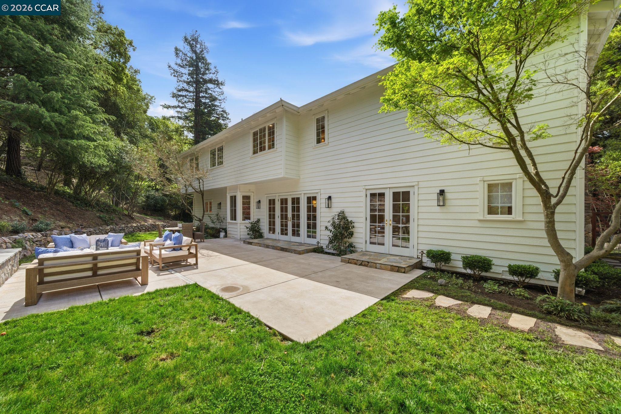 Detail Gallery Image 11 of 53 For 3 Honey Hill Ct, Orinda,  CA 94563 - 6 Beds | 4/1 Baths